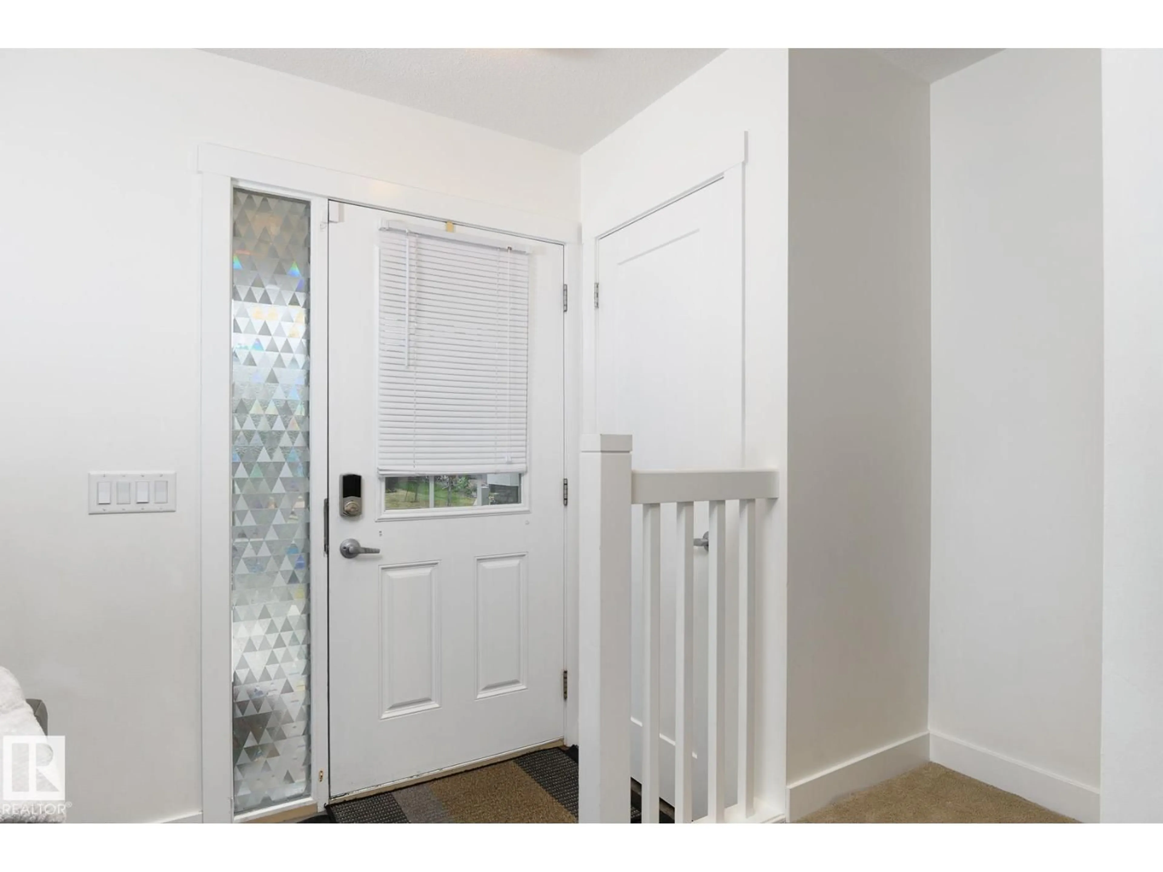 Indoor entryway for 2357 GLENRIDDING BV, Edmonton Alberta T6W2T2