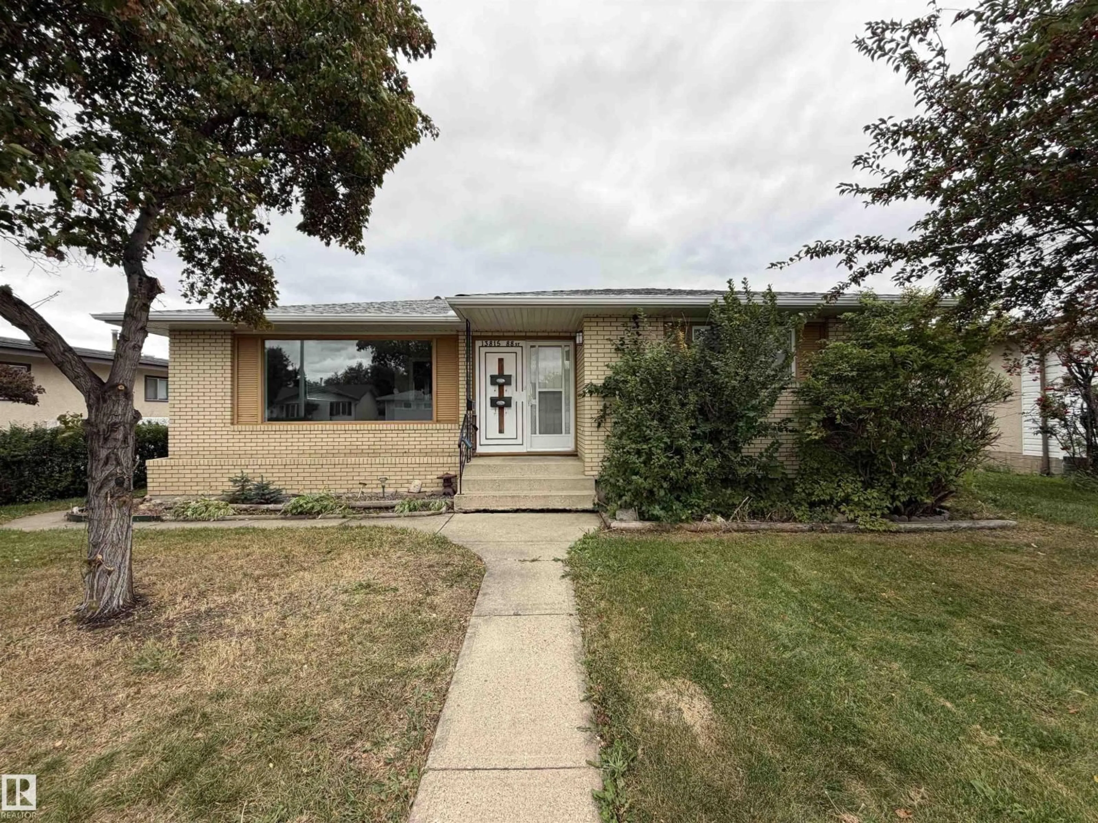 Home with vinyl exterior material, street for NW - 13815 88 ST, Edmonton Alberta T5E3J1