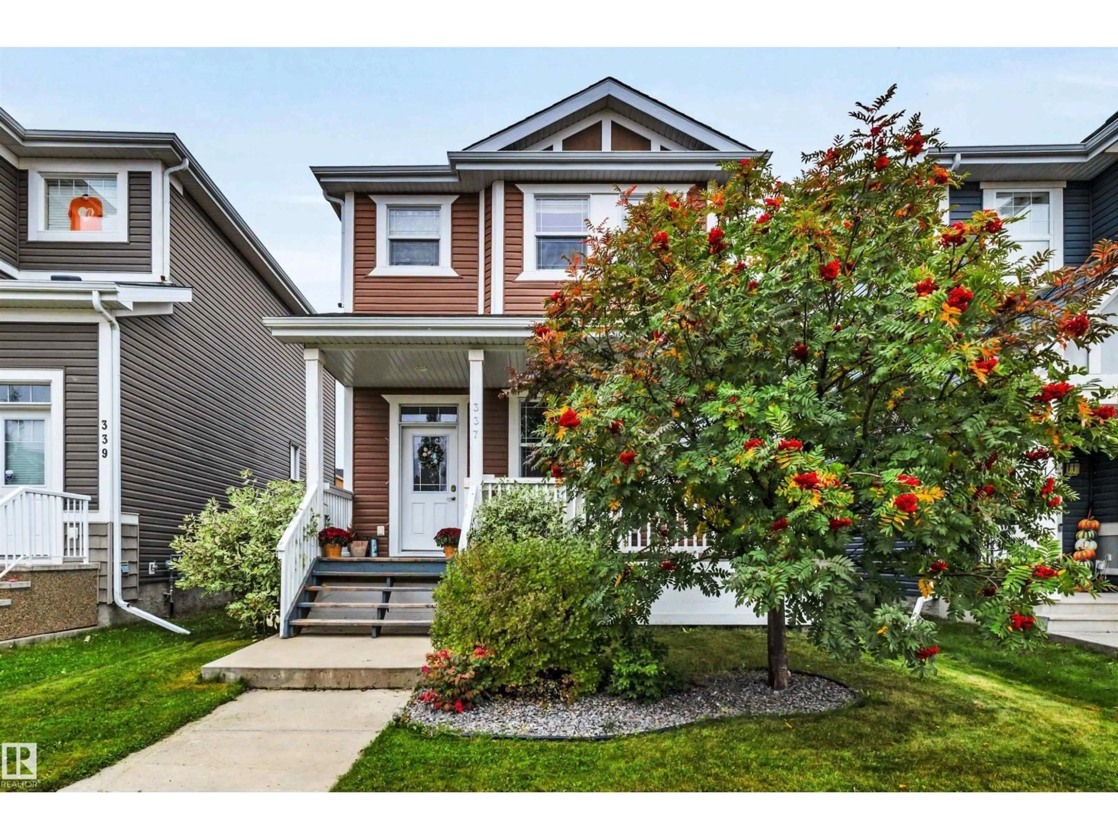 Home with vinyl exterior material, street for 337 SOUTHFORK DR, Leduc Alberta T9E0T8