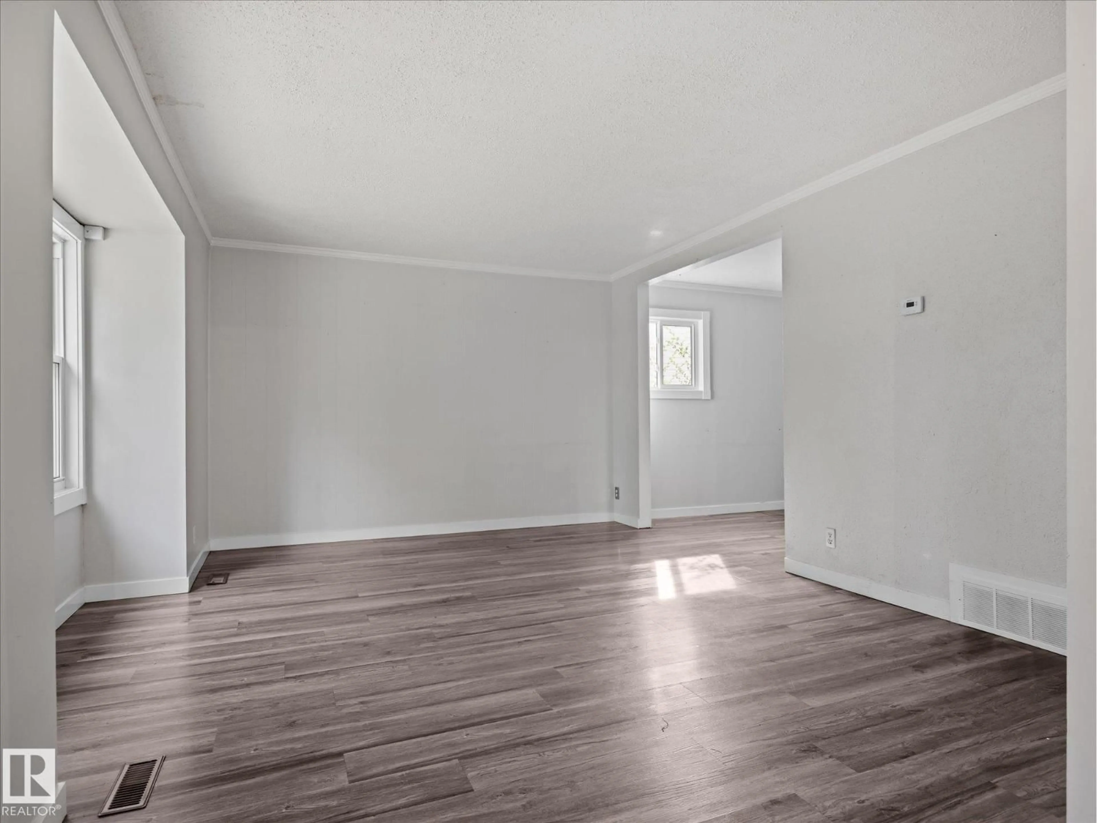 A pic of a room for 12018 126 ST NW, Edmonton Alberta T5L0W5
