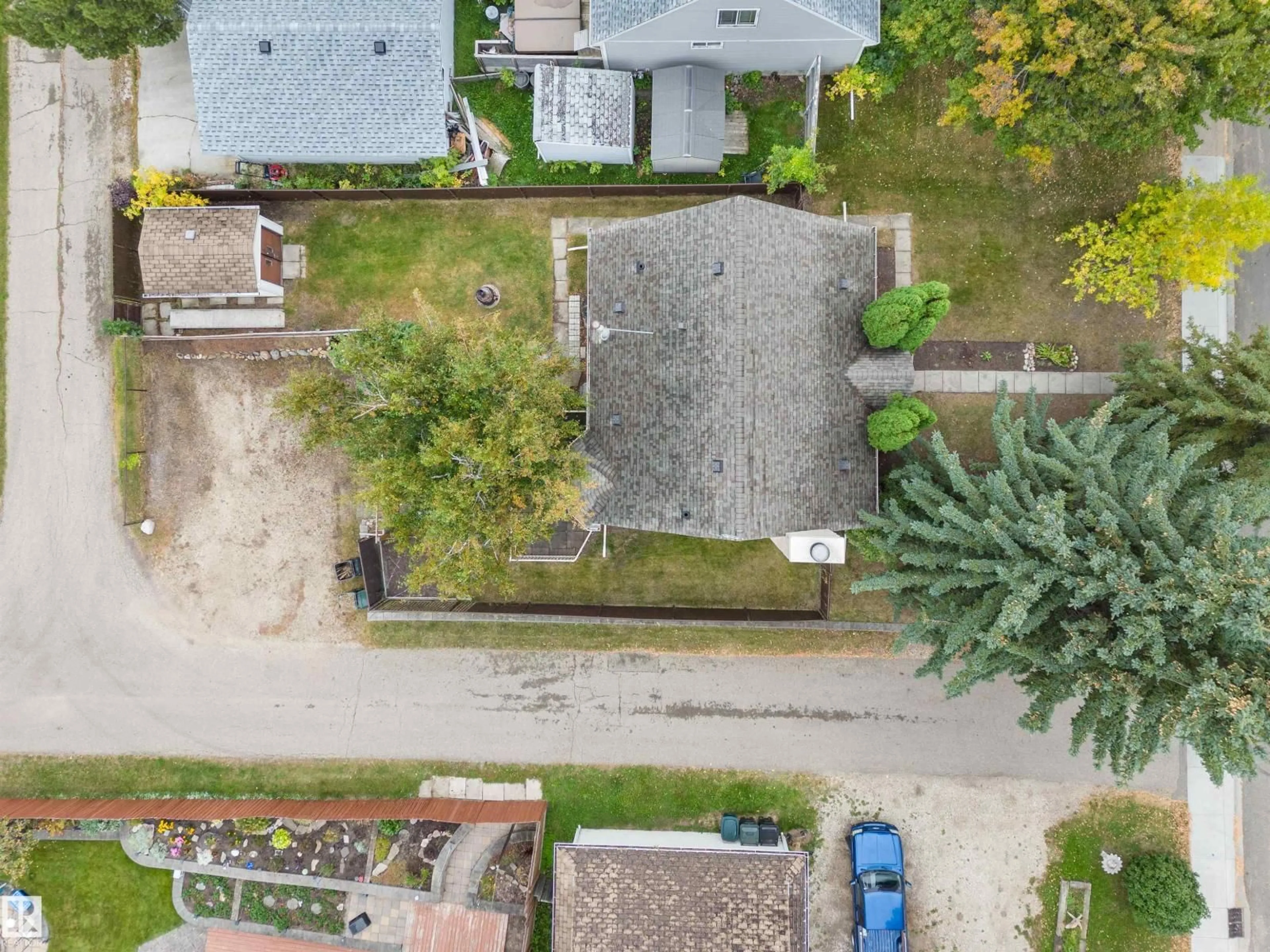 A pic from outside/outdoor area/front of a property/back of a property/a pic from drone, street for 25 GREENWOOD DR, Spruce Grove Alberta T7X1X1