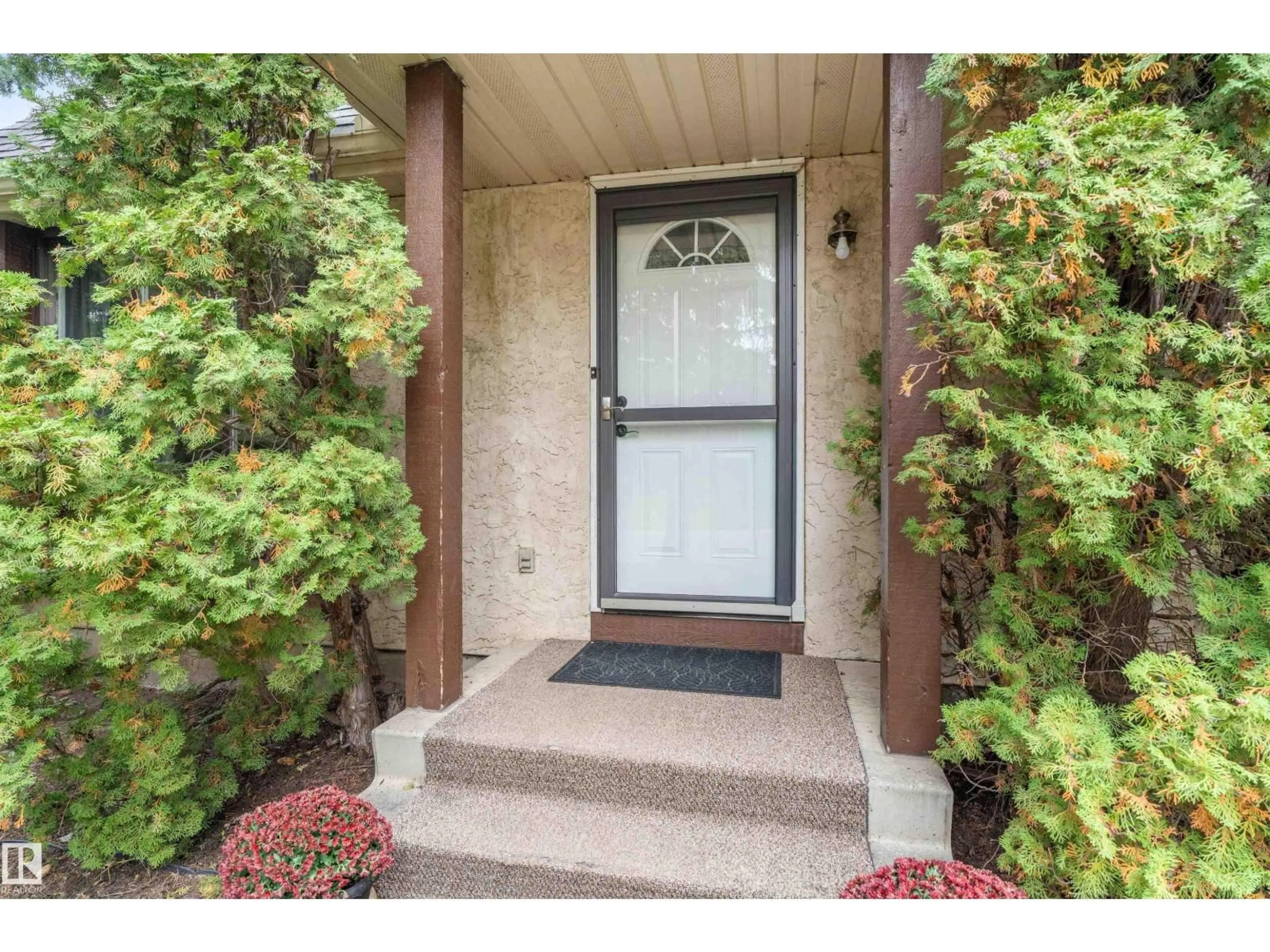 Indoor entryway for 25 GREENWOOD DR, Spruce Grove Alberta T7X1X1