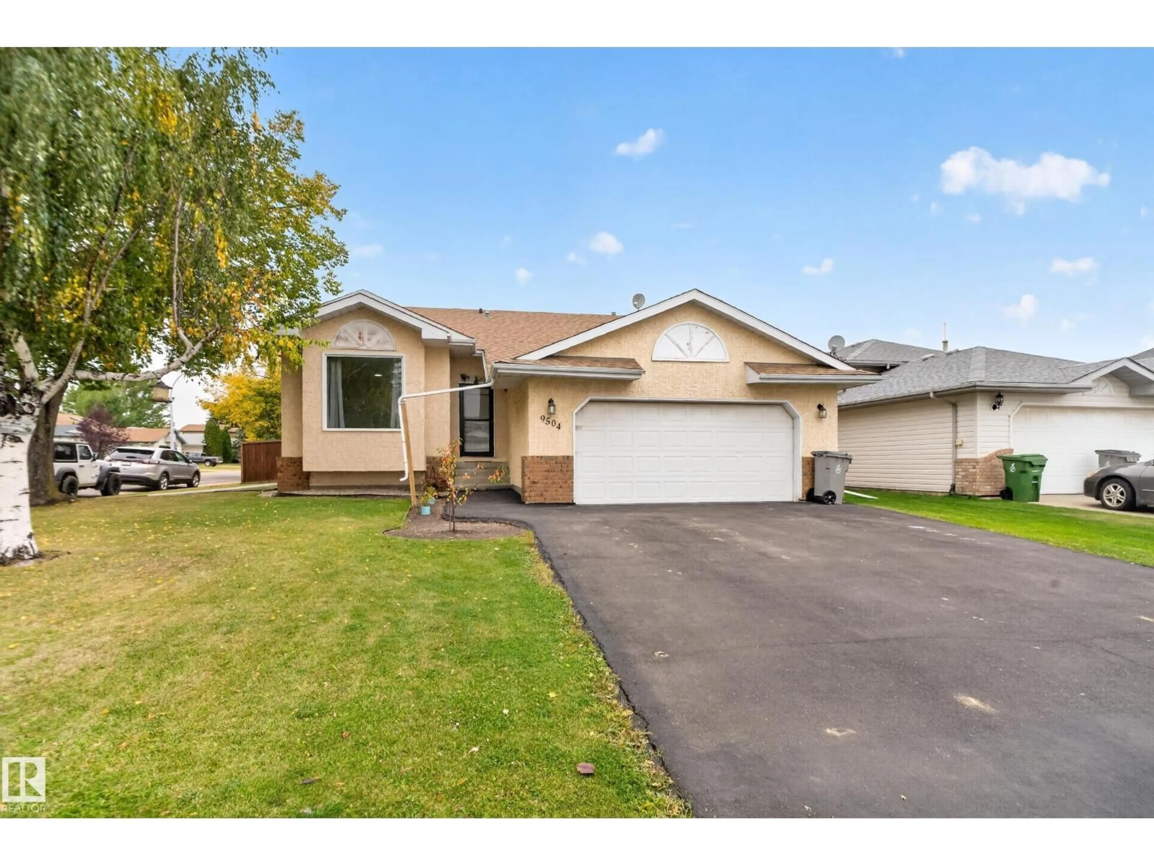 Home with vinyl exterior material, street for SE - 9504 95 ST, Morinville Alberta T8R1K9