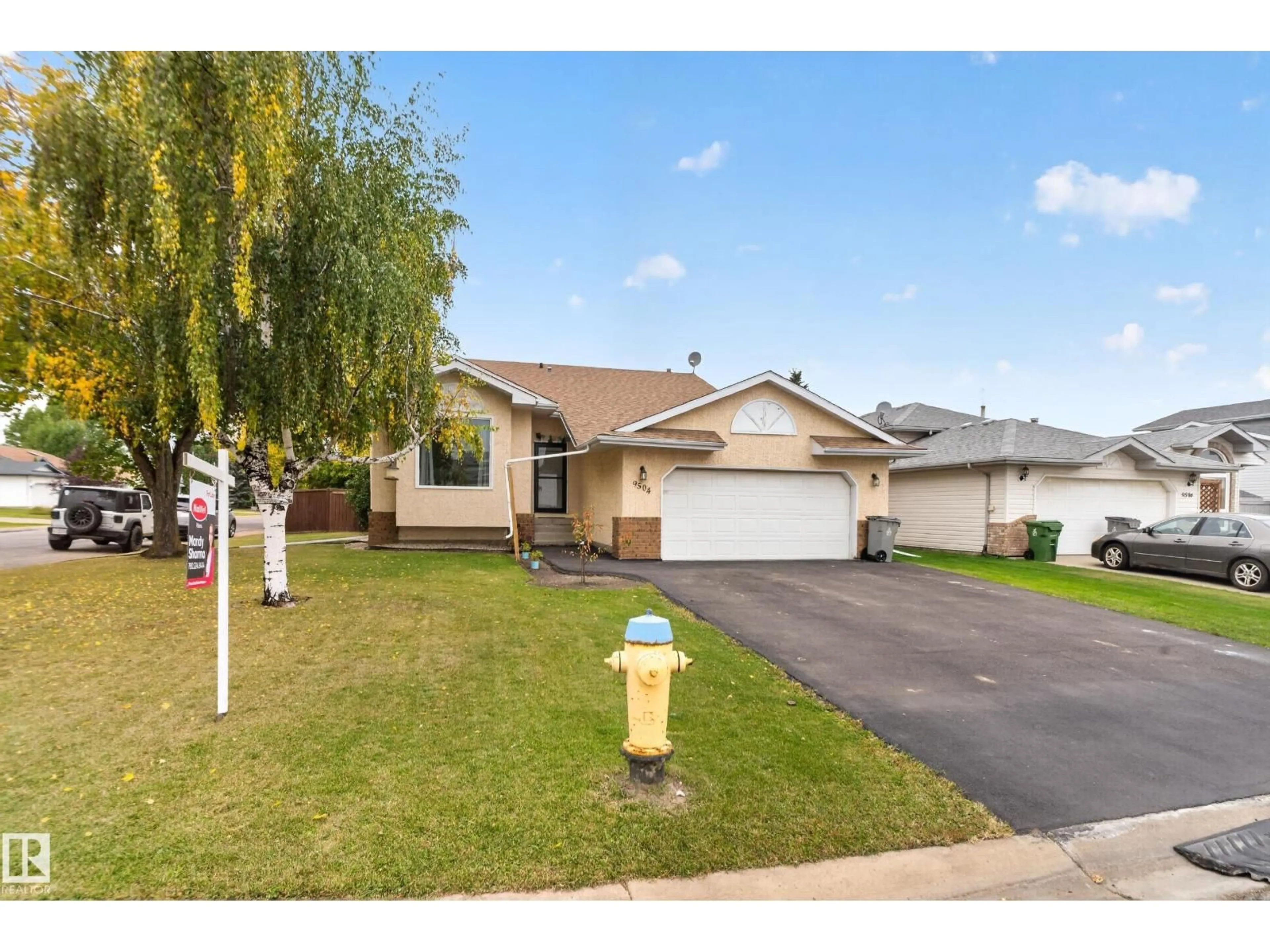 Home with vinyl exterior material, street for SE - 9504 95 ST, Morinville Alberta T8R1K9