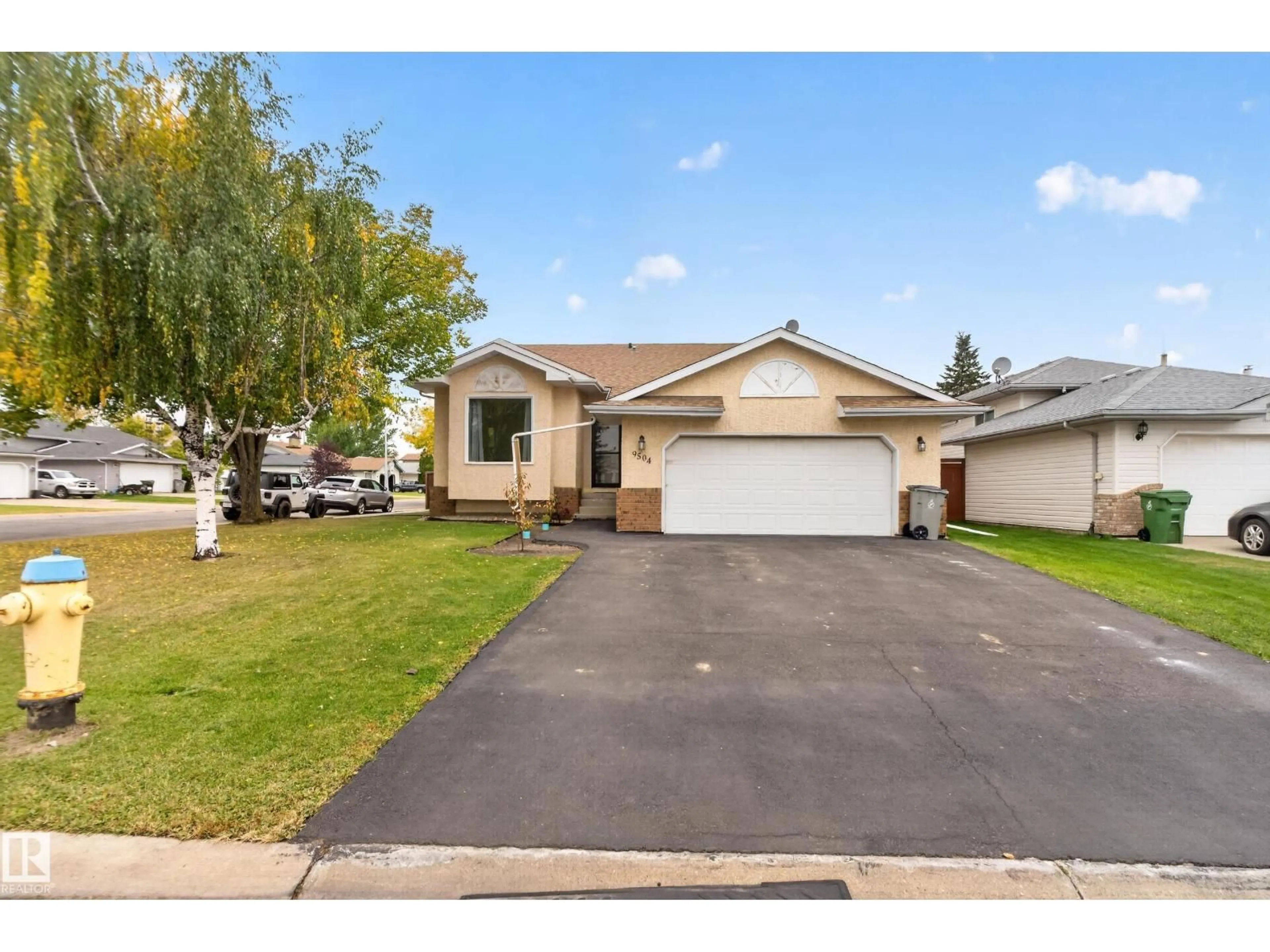 Home with vinyl exterior material, street for SE - 9504 95 ST, Morinville Alberta T8R1K9