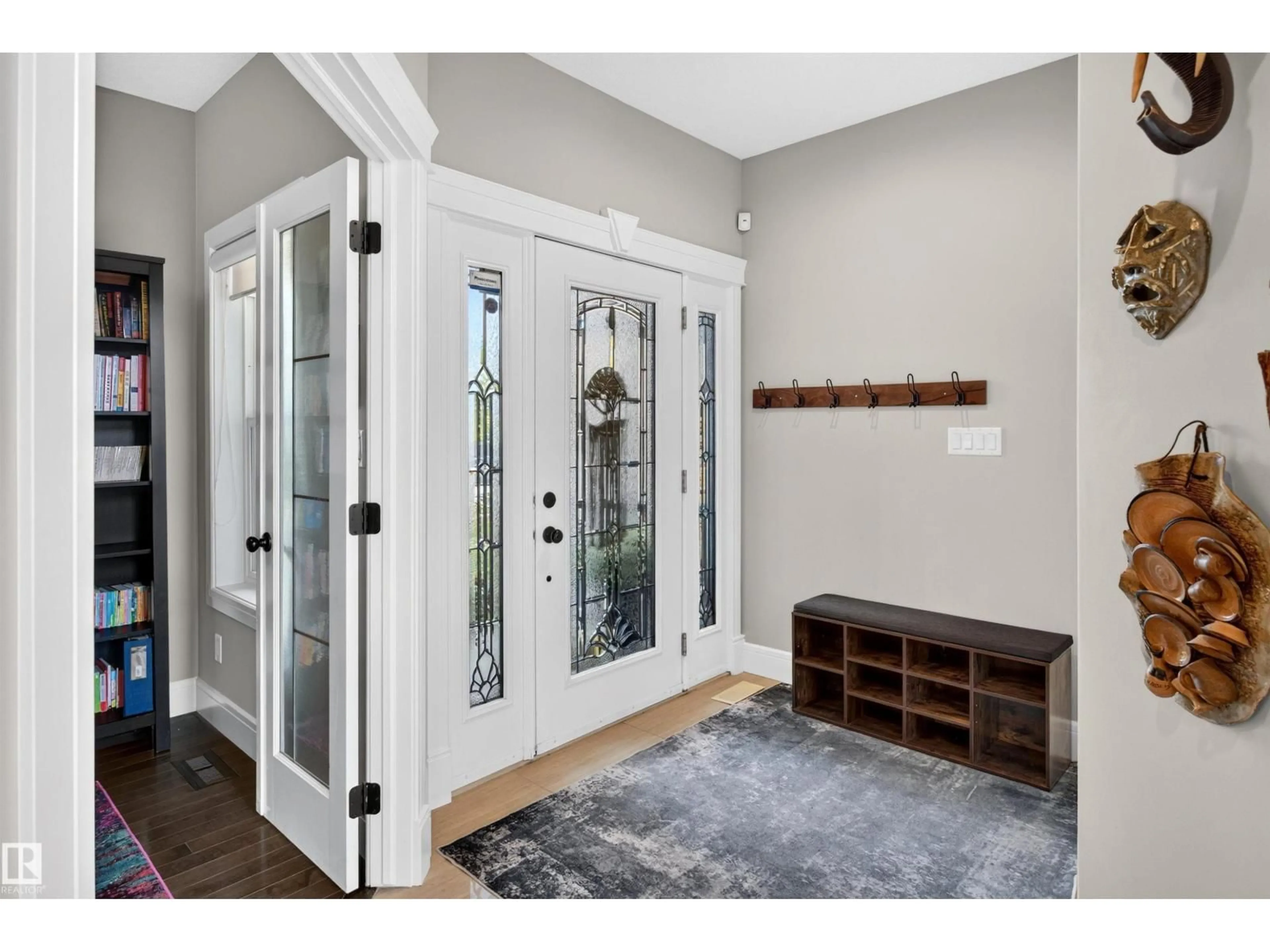 Indoor entryway for 525 ALBANY WY, Edmonton Alberta T6V0H9