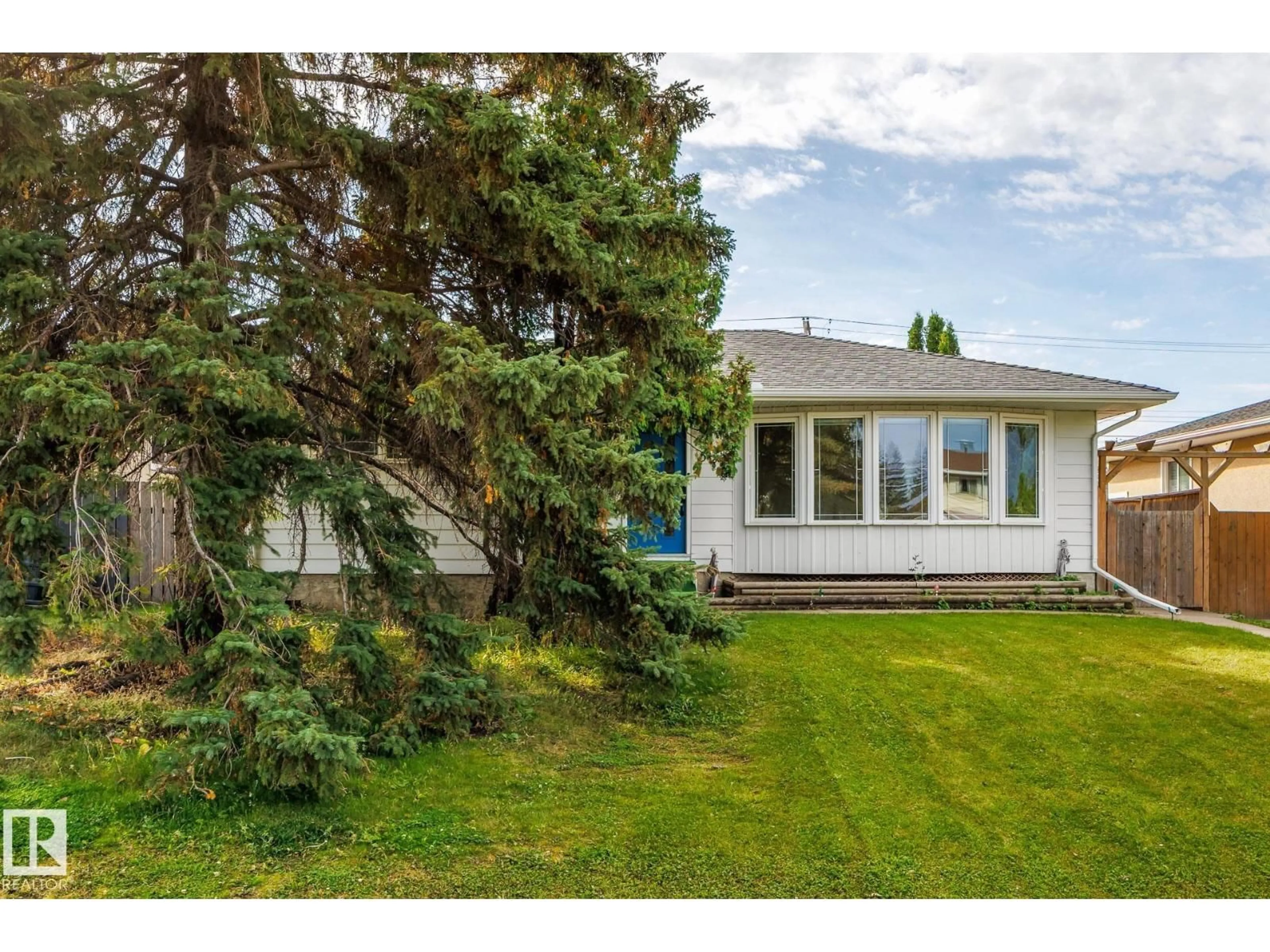 Home with vinyl exterior material, street for 52 BELLEVILLE AV, Spruce Grove Alberta T7X1J7