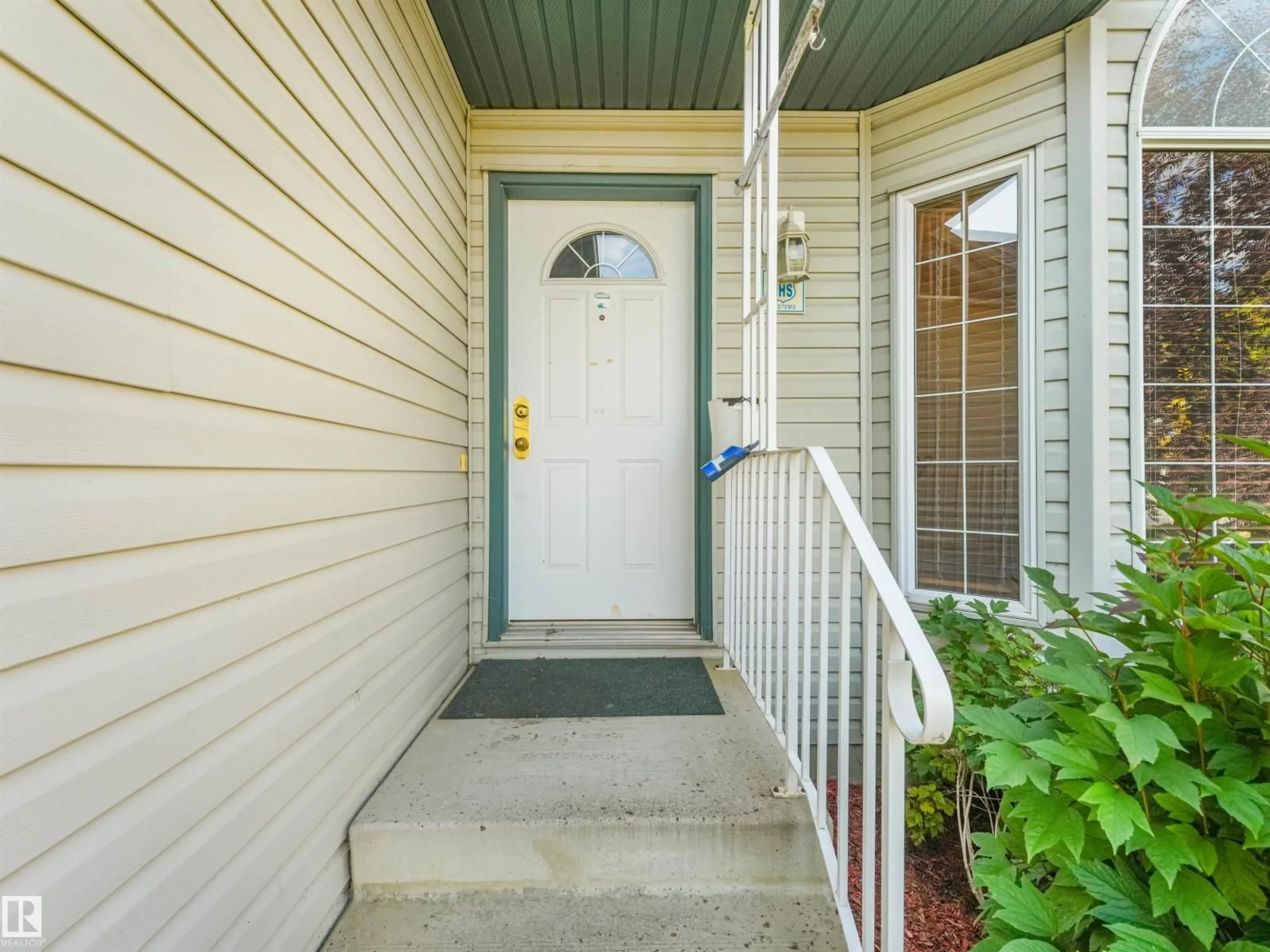 Indoor entryway for NW - 16206 84 ST, Edmonton Alberta T5Z3K6