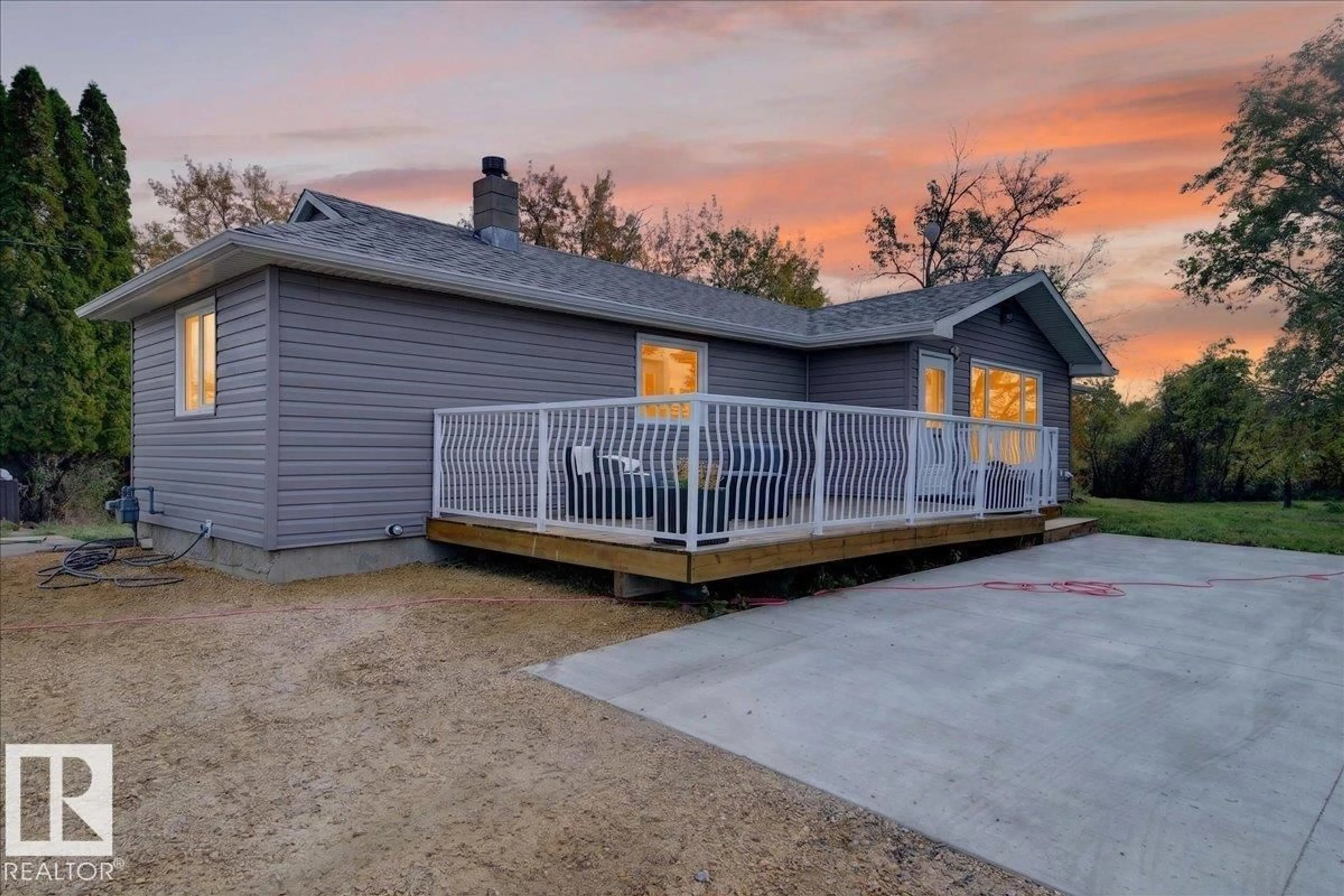 Patio, unknown for 53203 RR 220, Rural Strathcona County Alberta T8E2B5