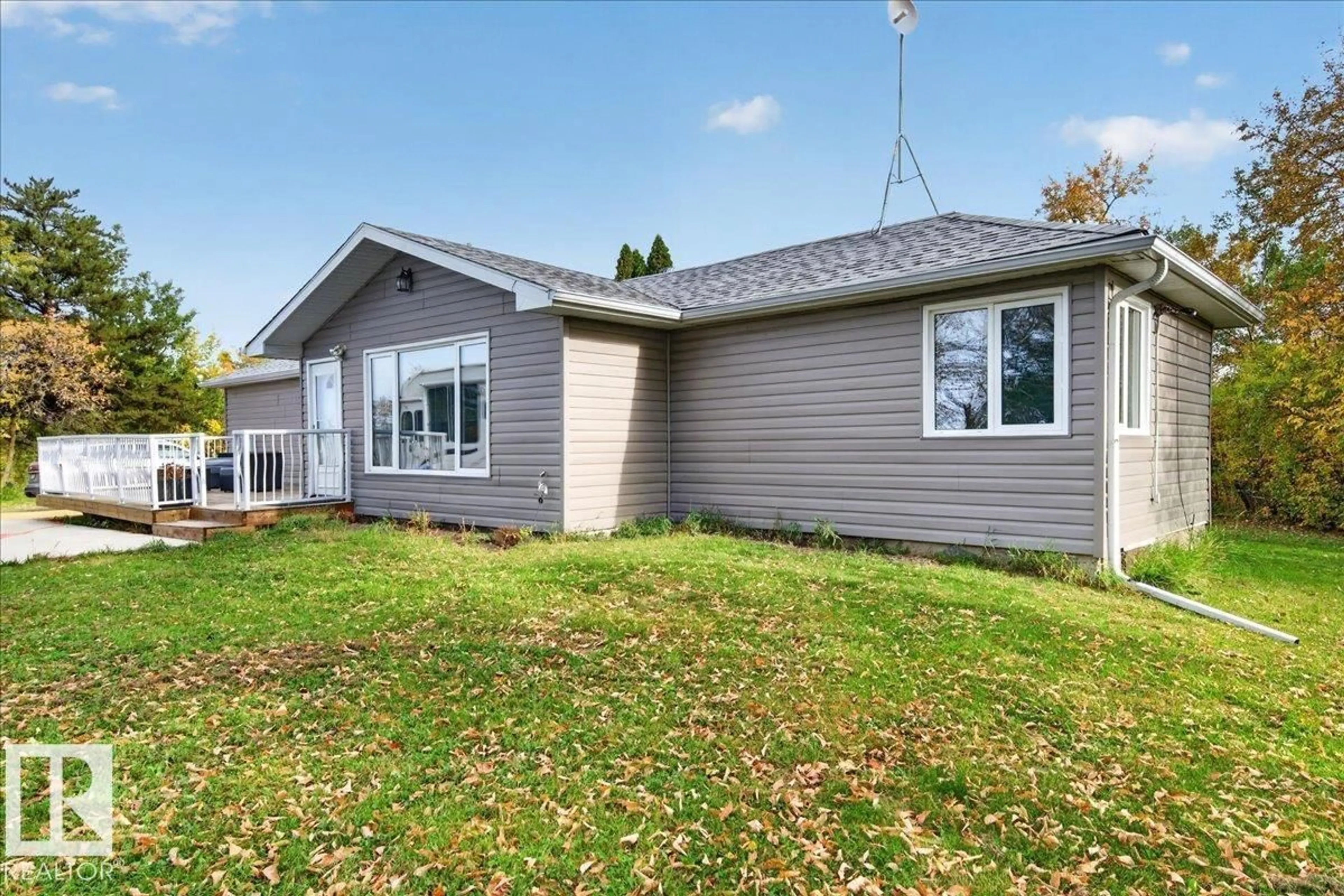 Home with vinyl exterior material, unknown for 53203 RR 220, Rural Strathcona County Alberta T8E2B5