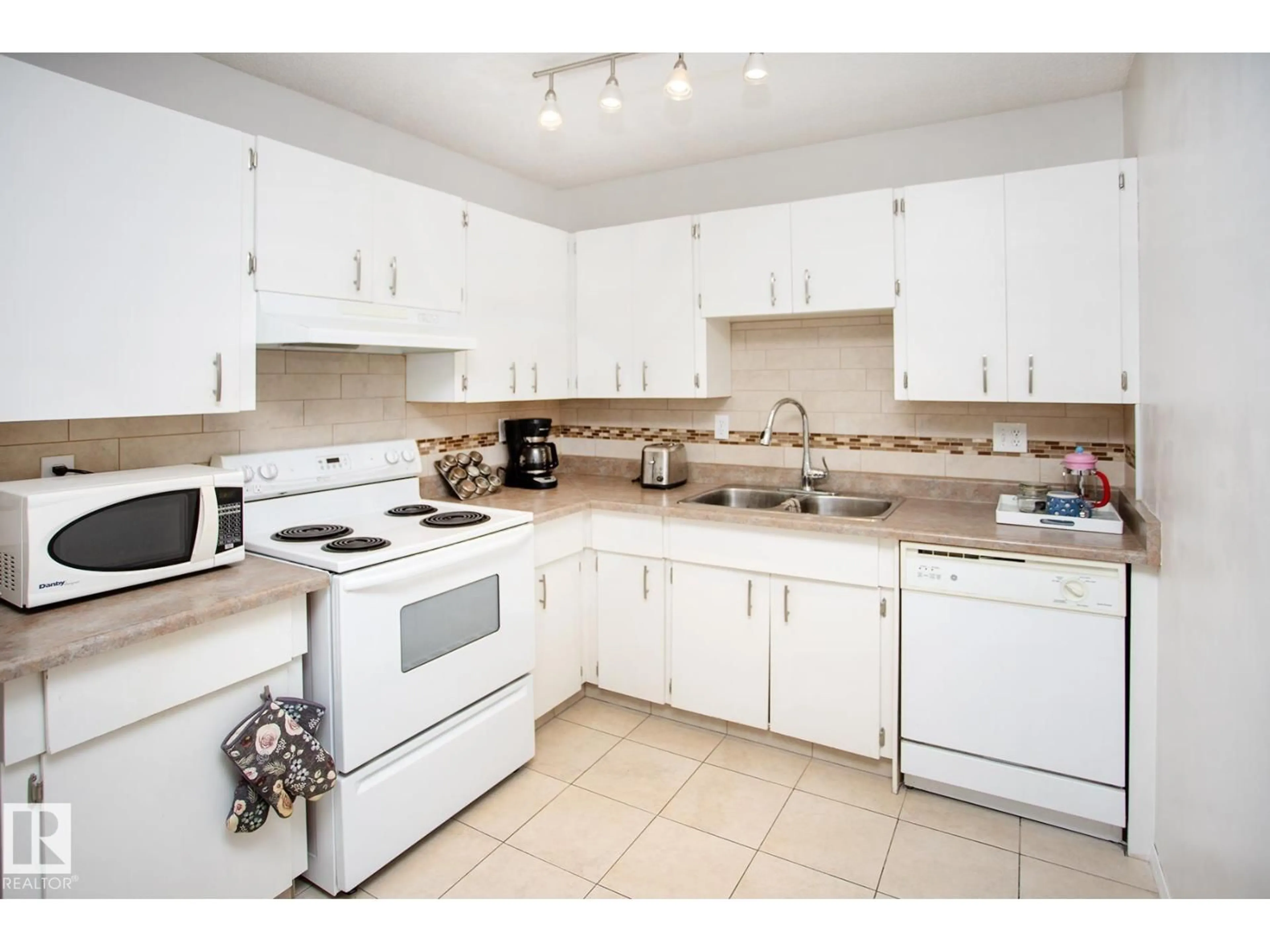 Standard kitchen, ceramic/tile floor for #407 - 9810 178 ST NW, Edmonton Alberta T5T3H4