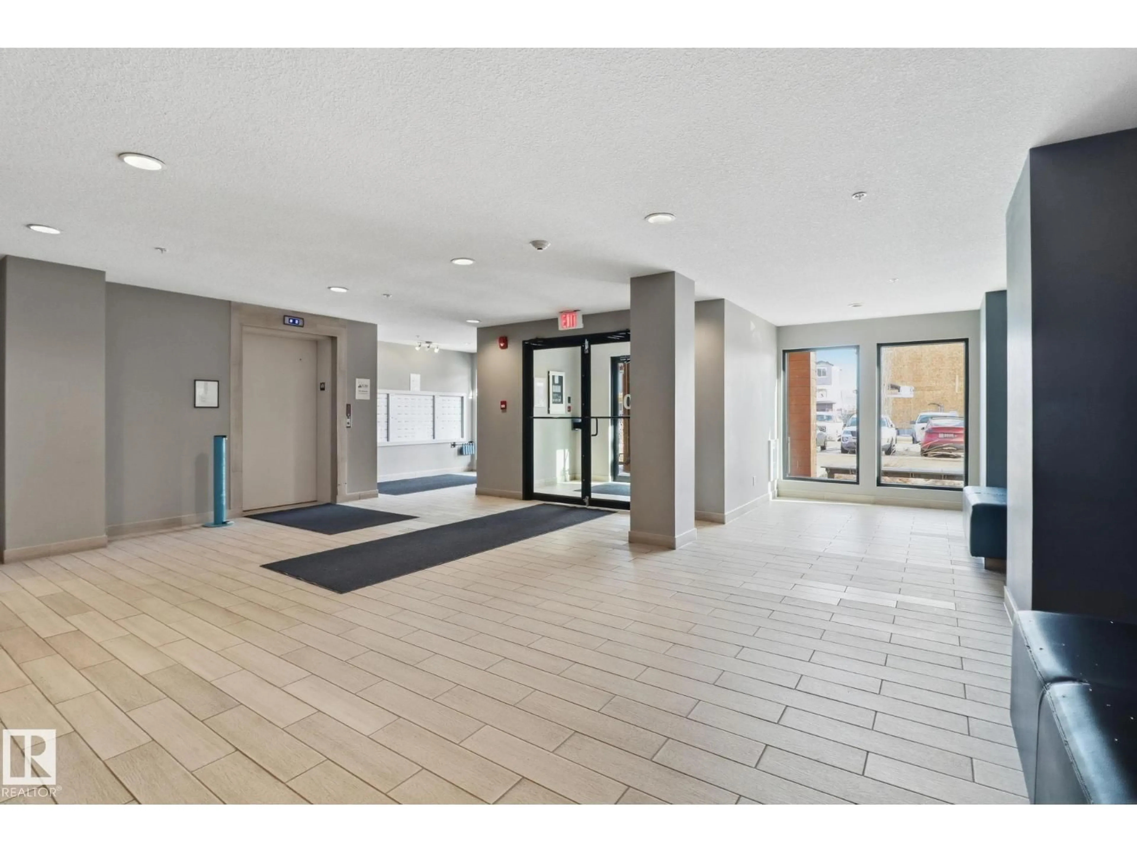 Indoor foyer for 390 WINDERMERE RD, Edmonton Alberta T6W0R1
