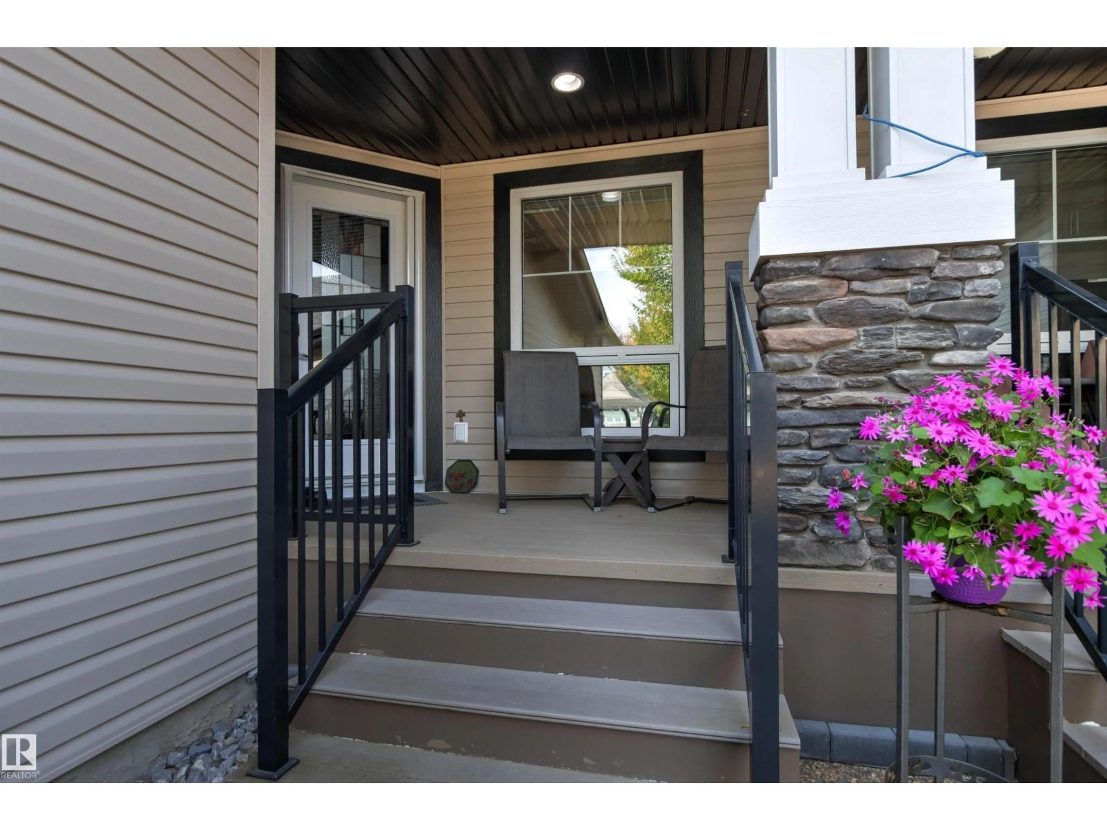 Indoor entryway for 2311 ASHCRAFT SW, Edmonton Alberta T6W2J1