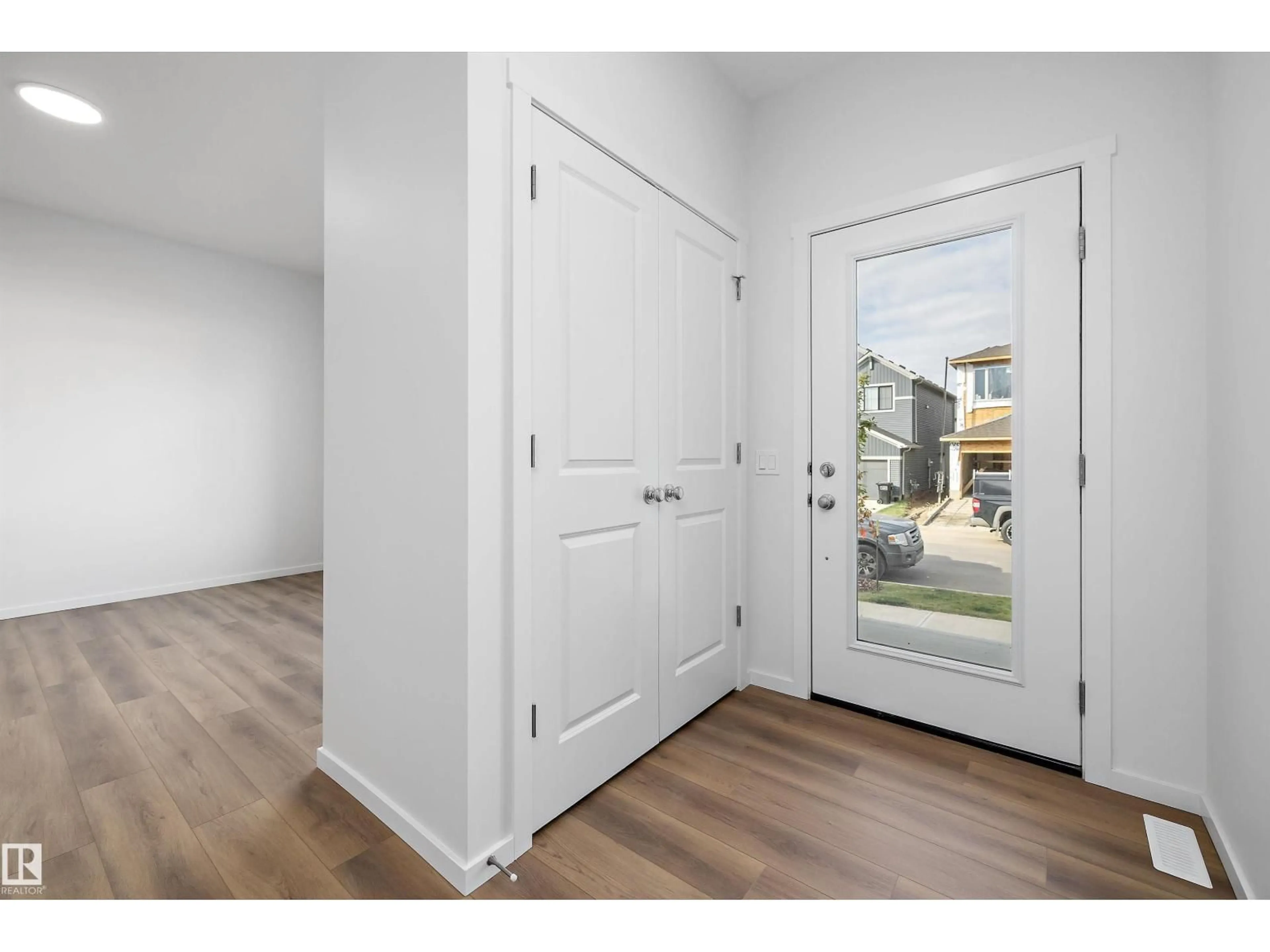 Indoor entryway for 9103 ELVES LO, Edmonton Alberta T6M3G2