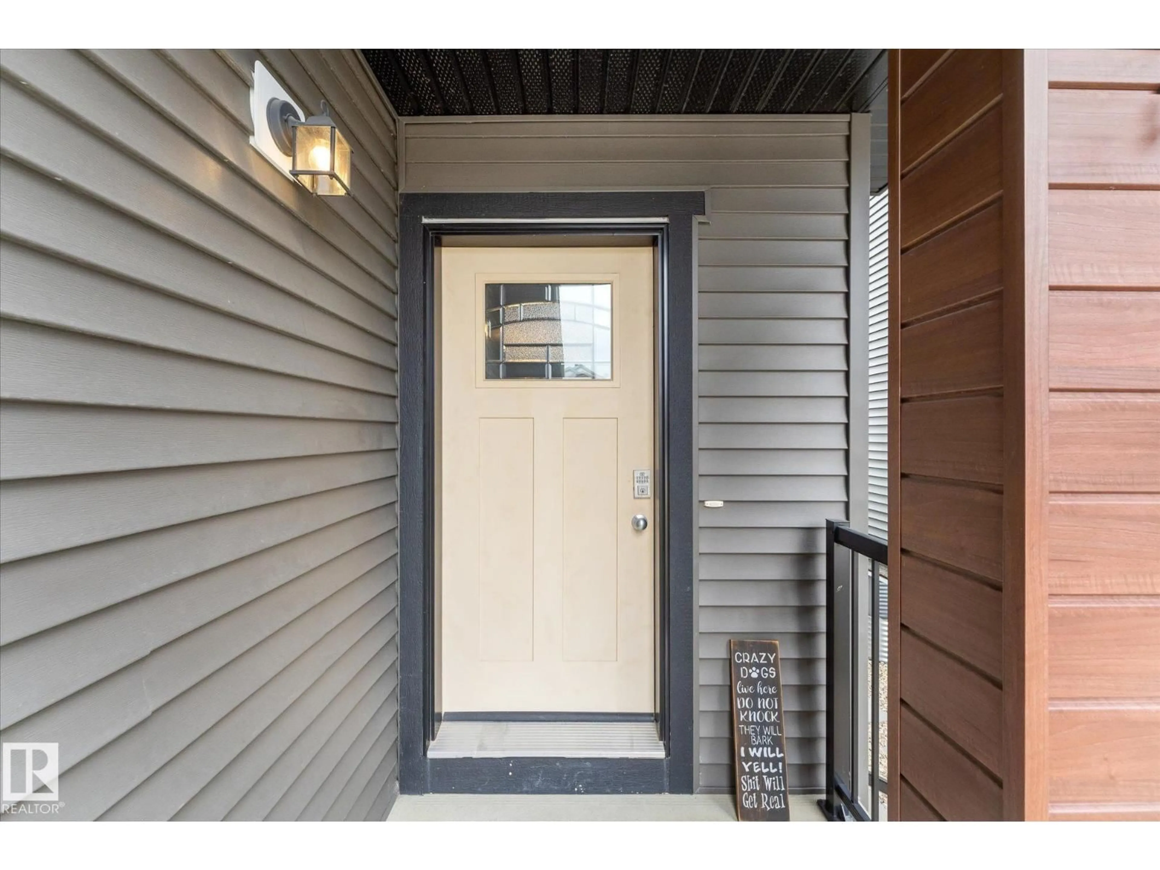 Indoor entryway for 8 TREBLE LD, Spruce Grove Alberta T7X0Z4