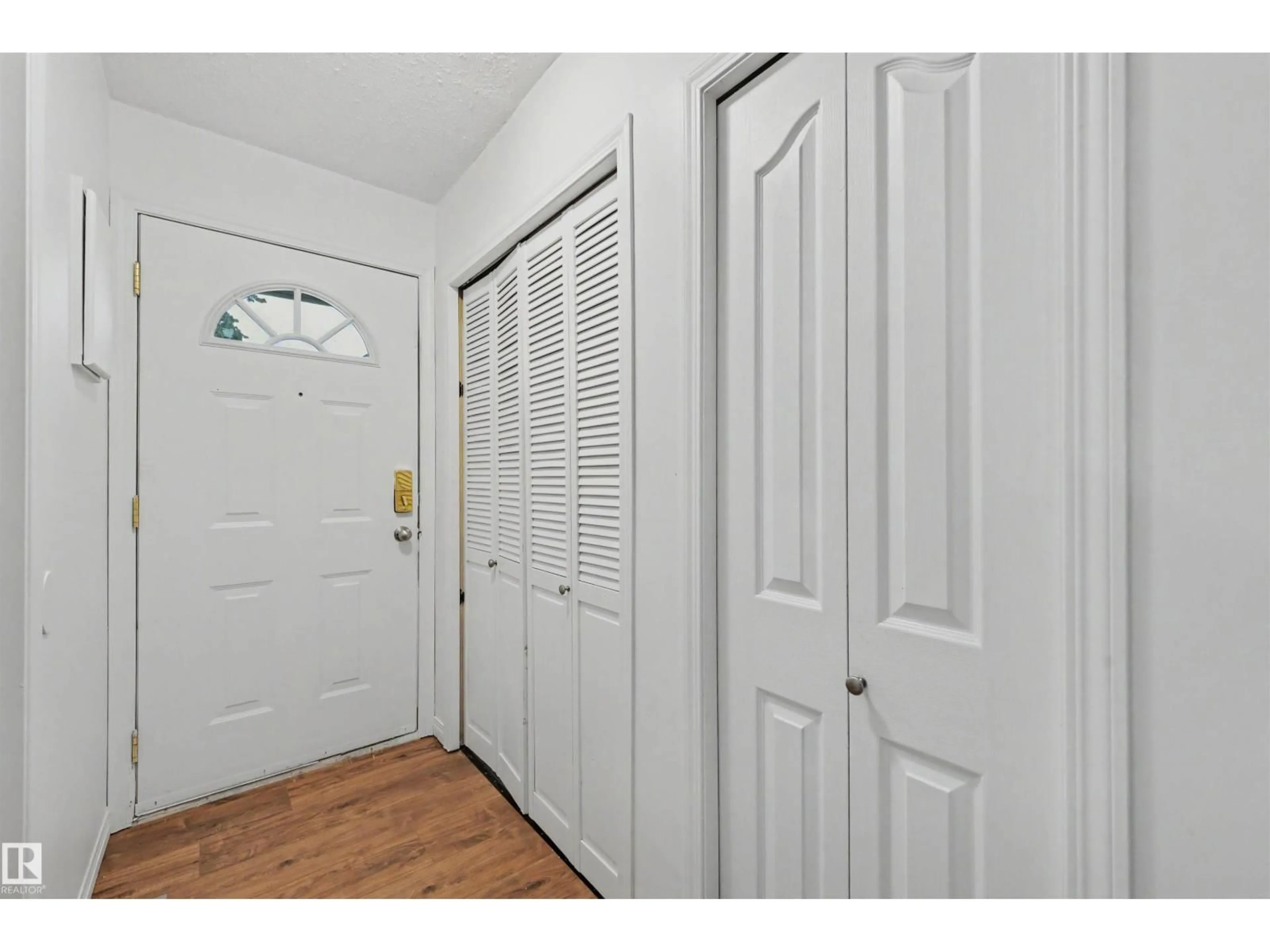 Indoor entryway for NW - 8C MEADOWLARK VG, Edmonton Alberta T5R5X3