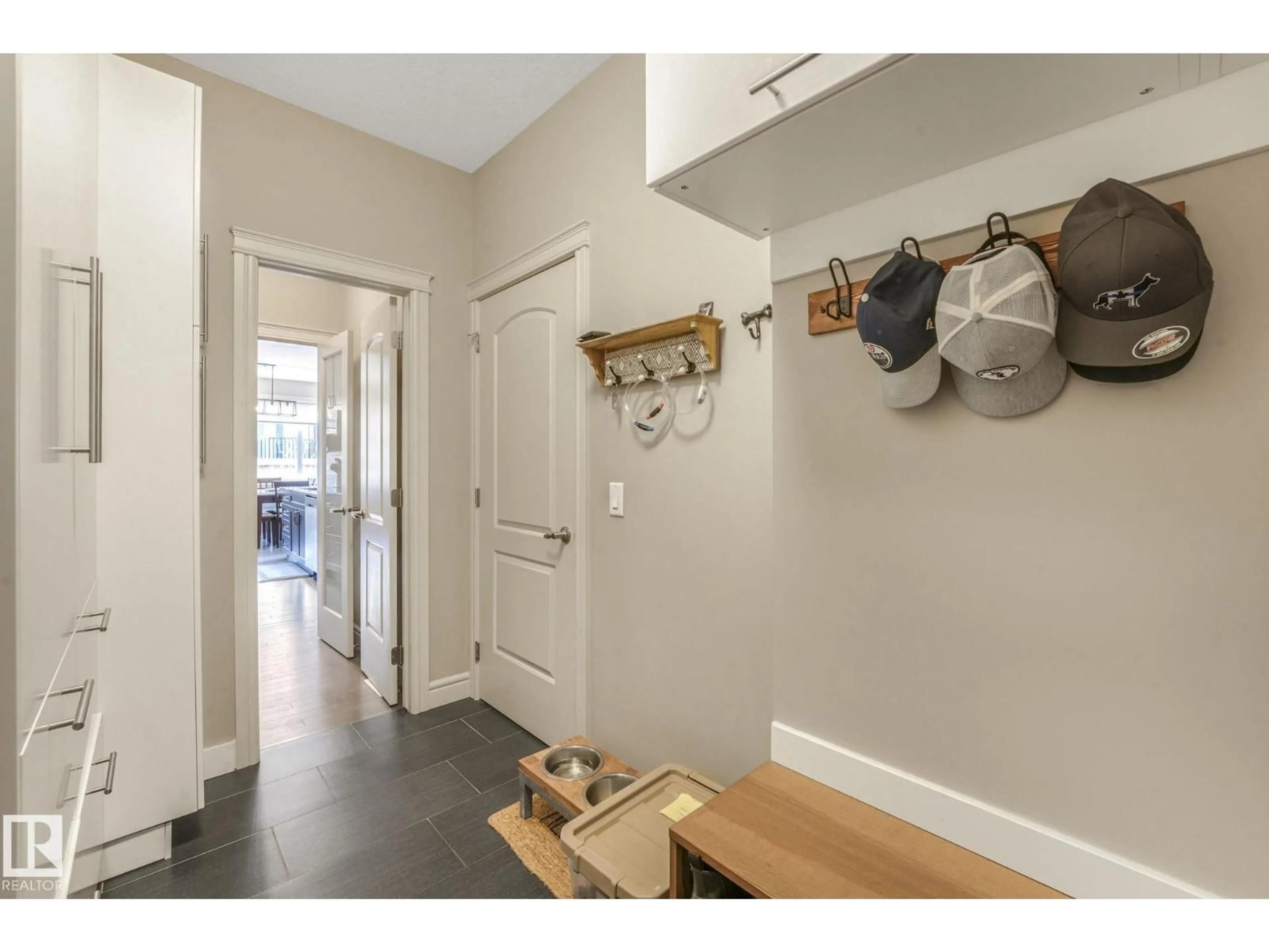 Indoor entryway for 1110 ALLENDALE CR, Sherwood Park Alberta T8H0X6