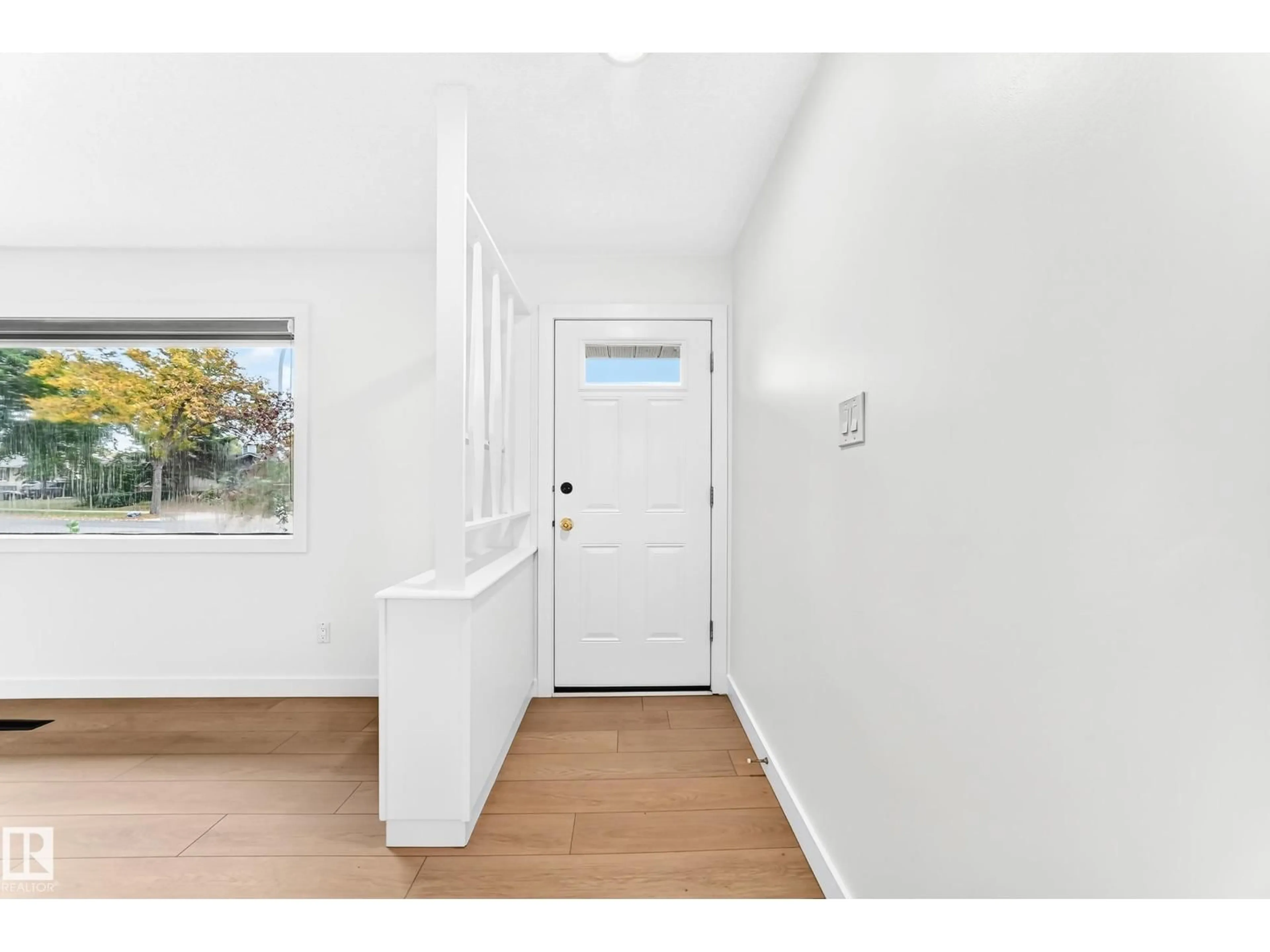 Indoor entryway for NW - 6104 149 AV, Edmonton Alberta T5A1V8