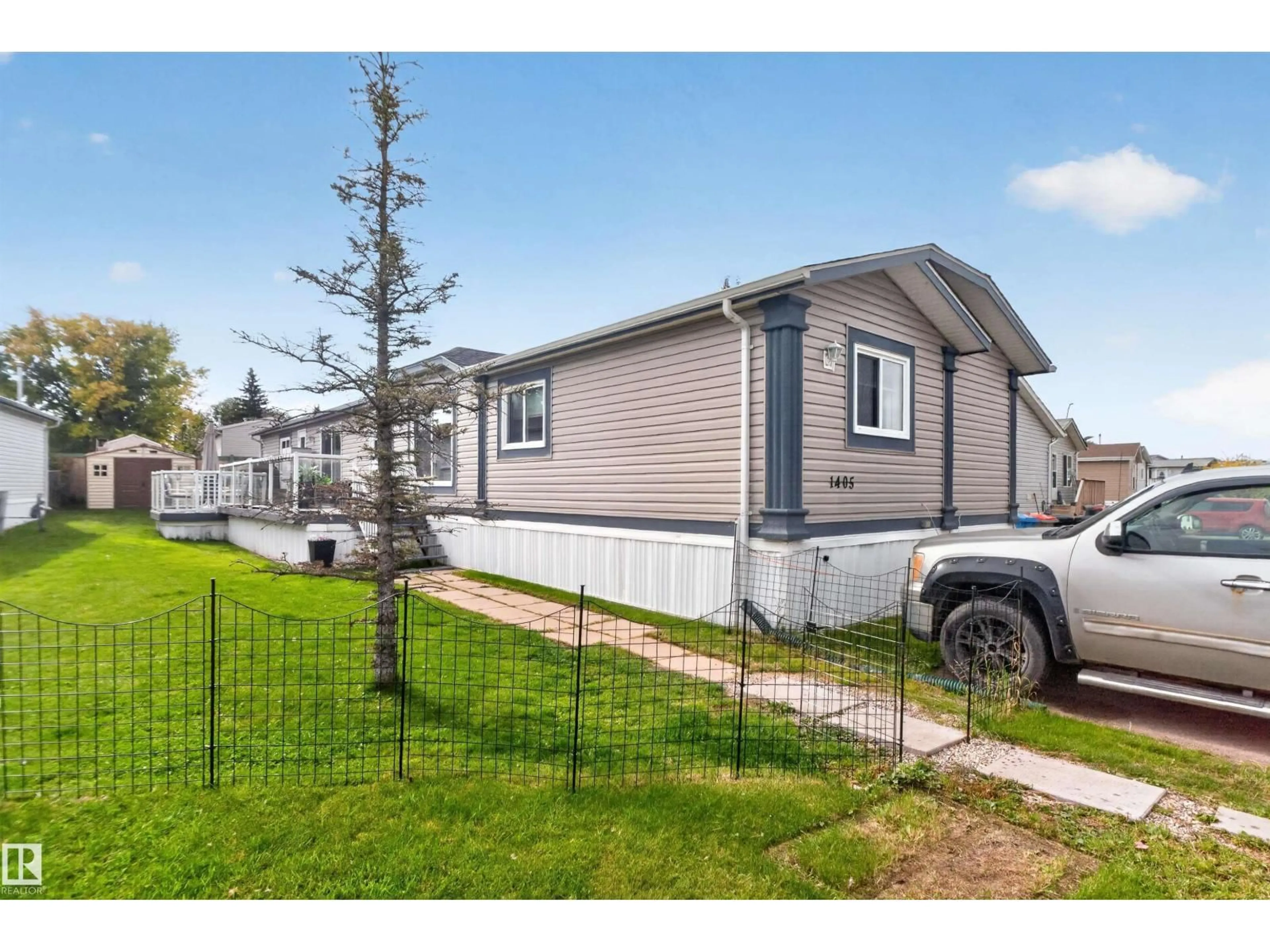 Home with vinyl exterior material, street for 53222 - 1405 RANGE ROAD 272, Rural Parkland County Alberta T7X4T5
