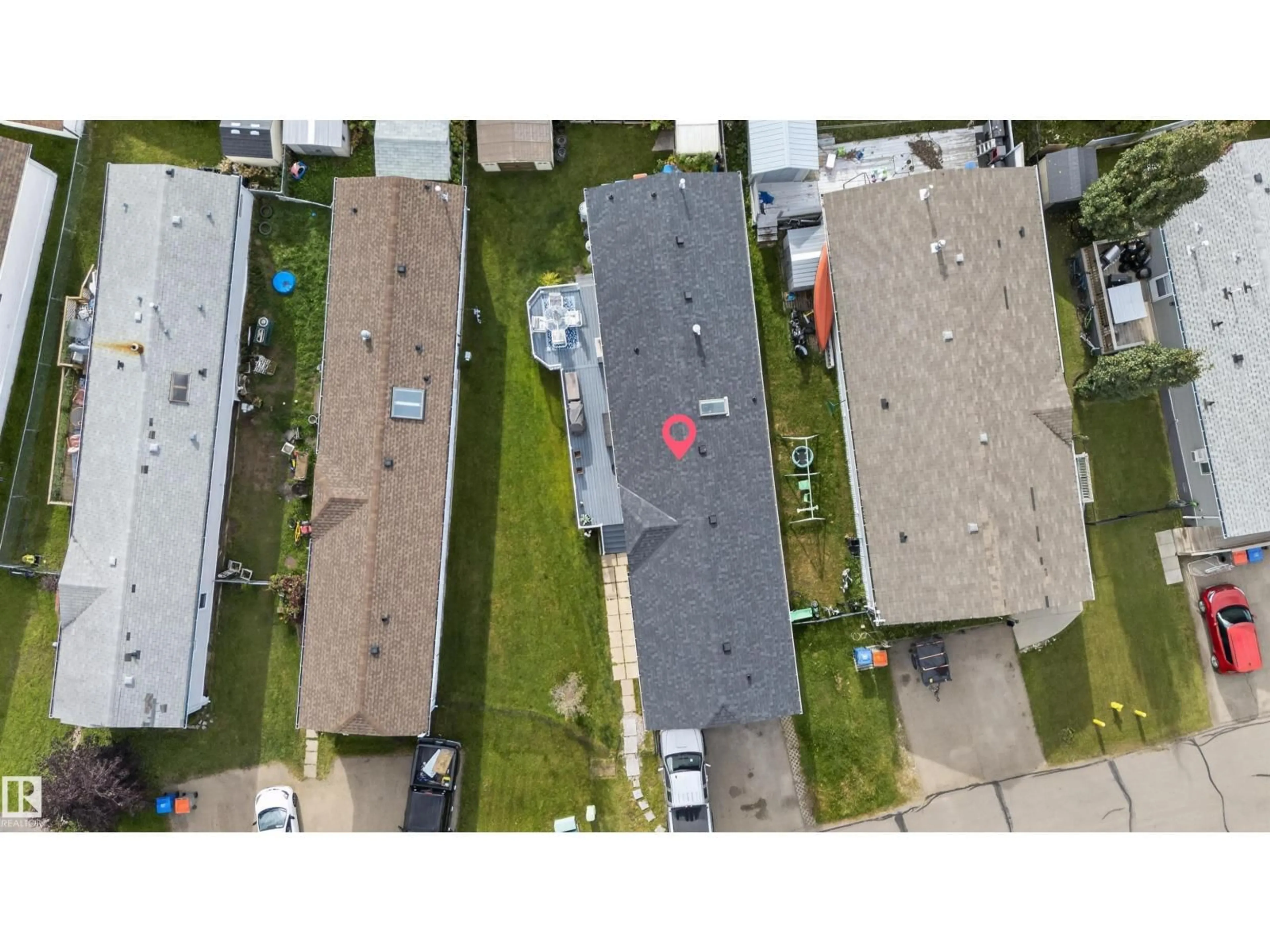 A pic from outside/outdoor area/front of a property/back of a property/a pic from drone, street for 53222 - 1405 RANGE ROAD 272, Rural Parkland County Alberta T7X4T5