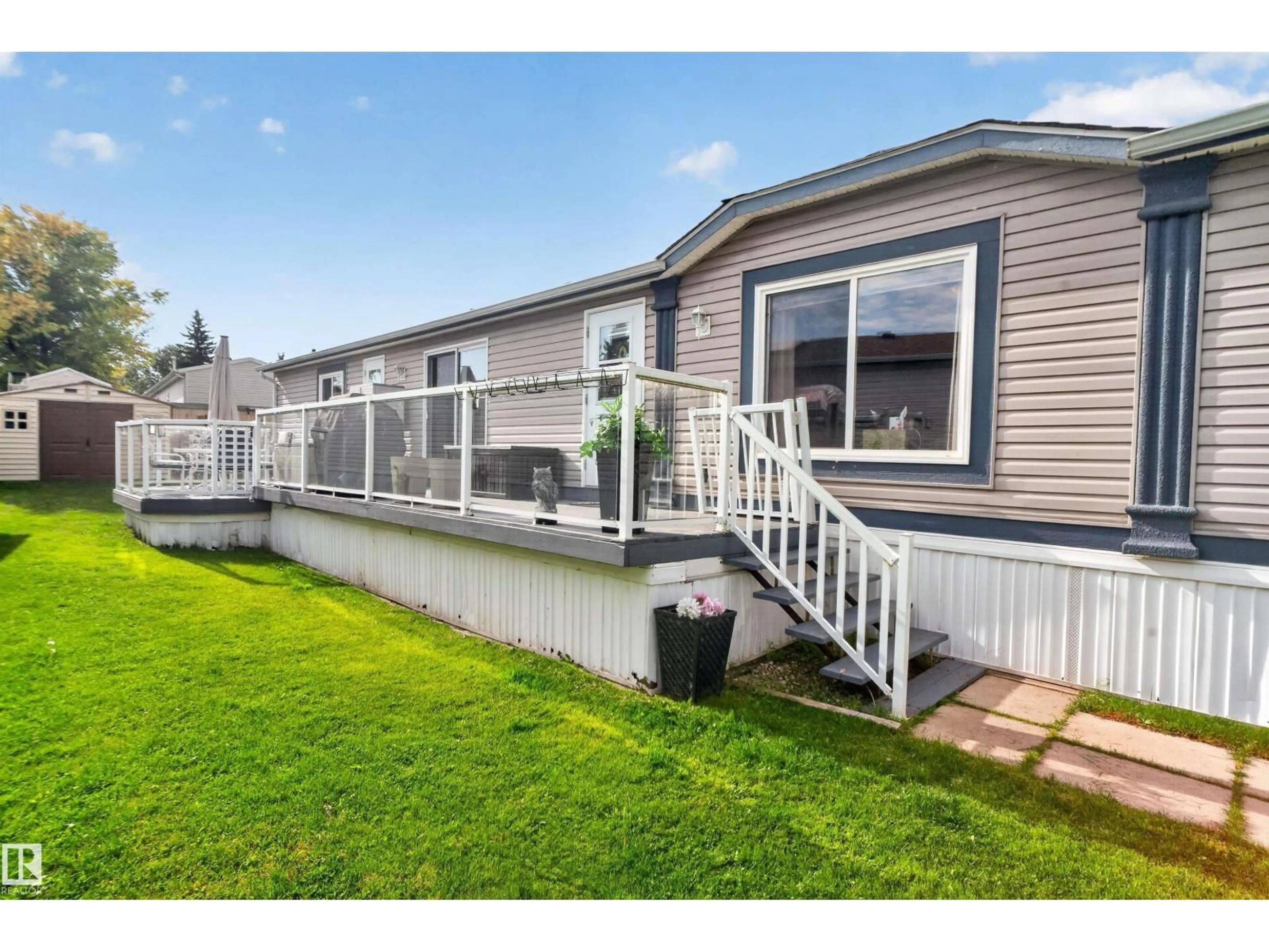 Home with vinyl exterior material, water/lake/river/ocean view for 53222 - 1405 RANGE ROAD 272, Rural Parkland County Alberta T7X4T5