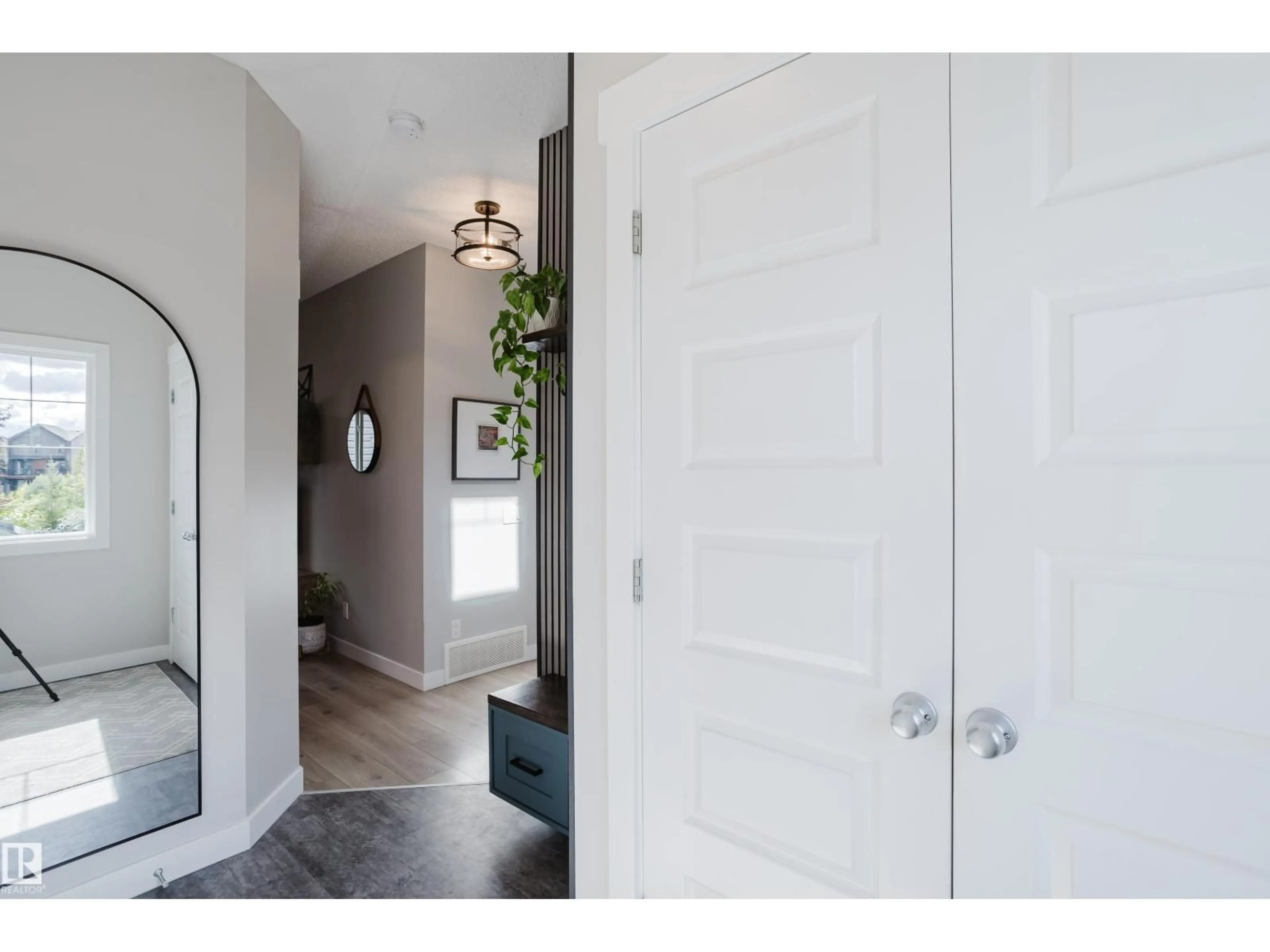 Indoor entryway for 3403 CRAIG LANDING LD, Edmonton Alberta T6W4G4