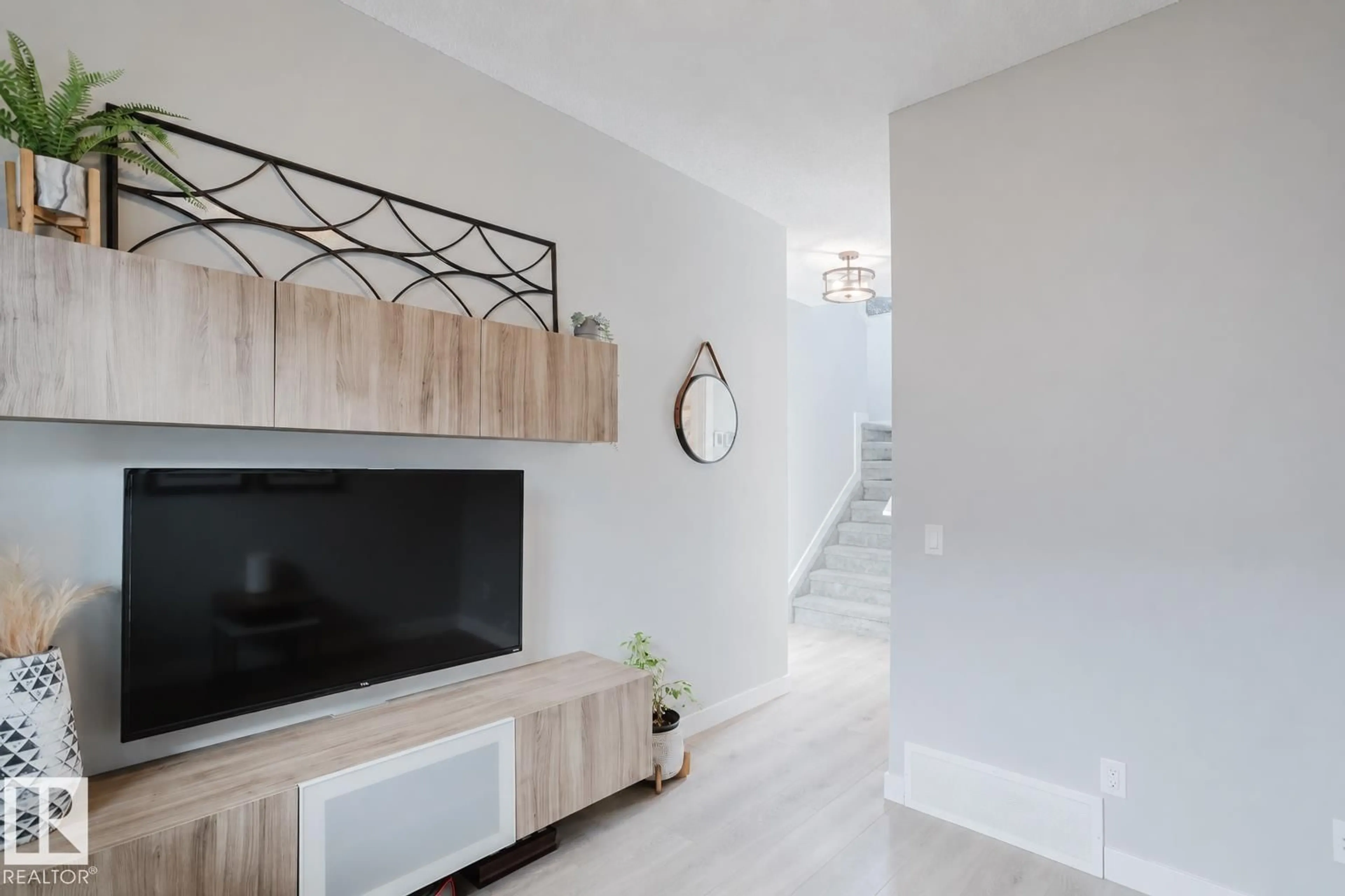 Indoor entryway for 3403 CRAIG LANDING LD, Edmonton Alberta T6W4G4