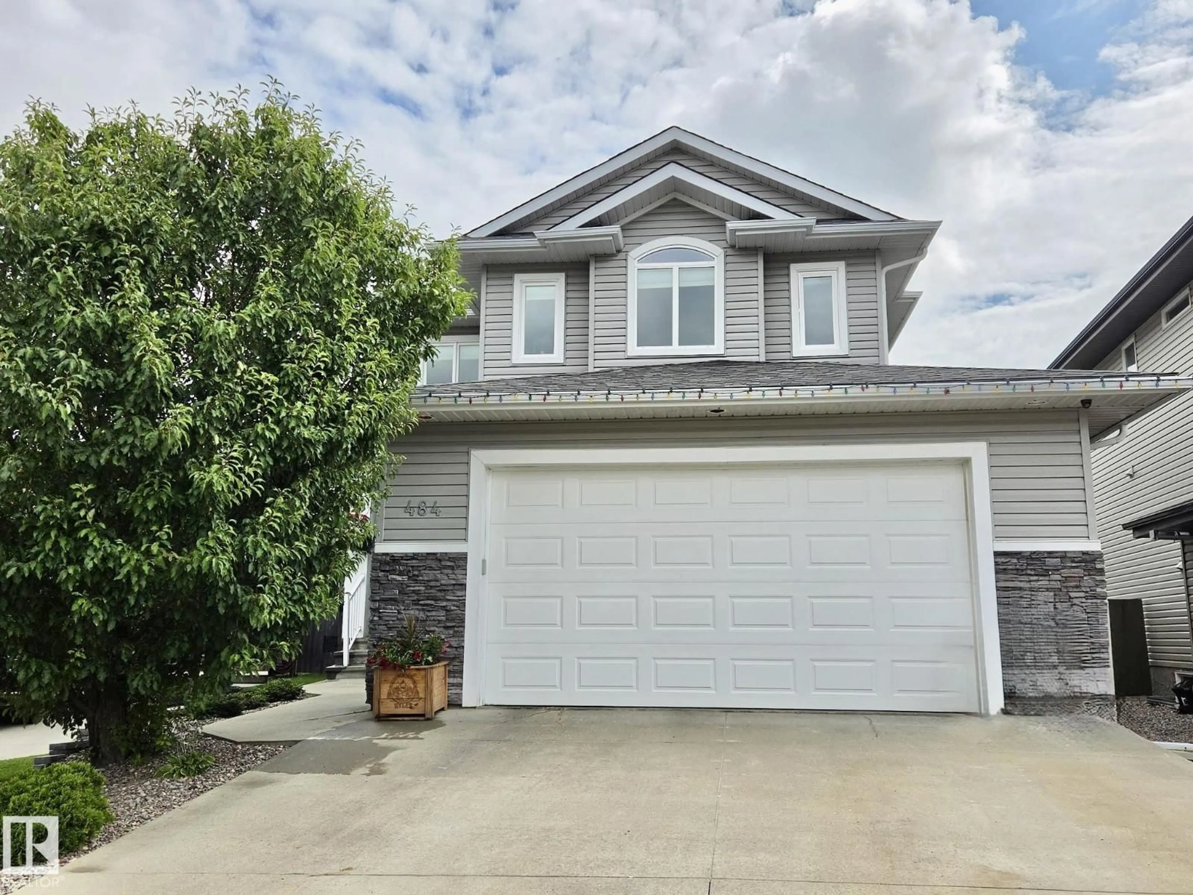 Home with vinyl exterior material, street for 484 FOXTAIL CO, Sherwood Park Alberta T8A3K2