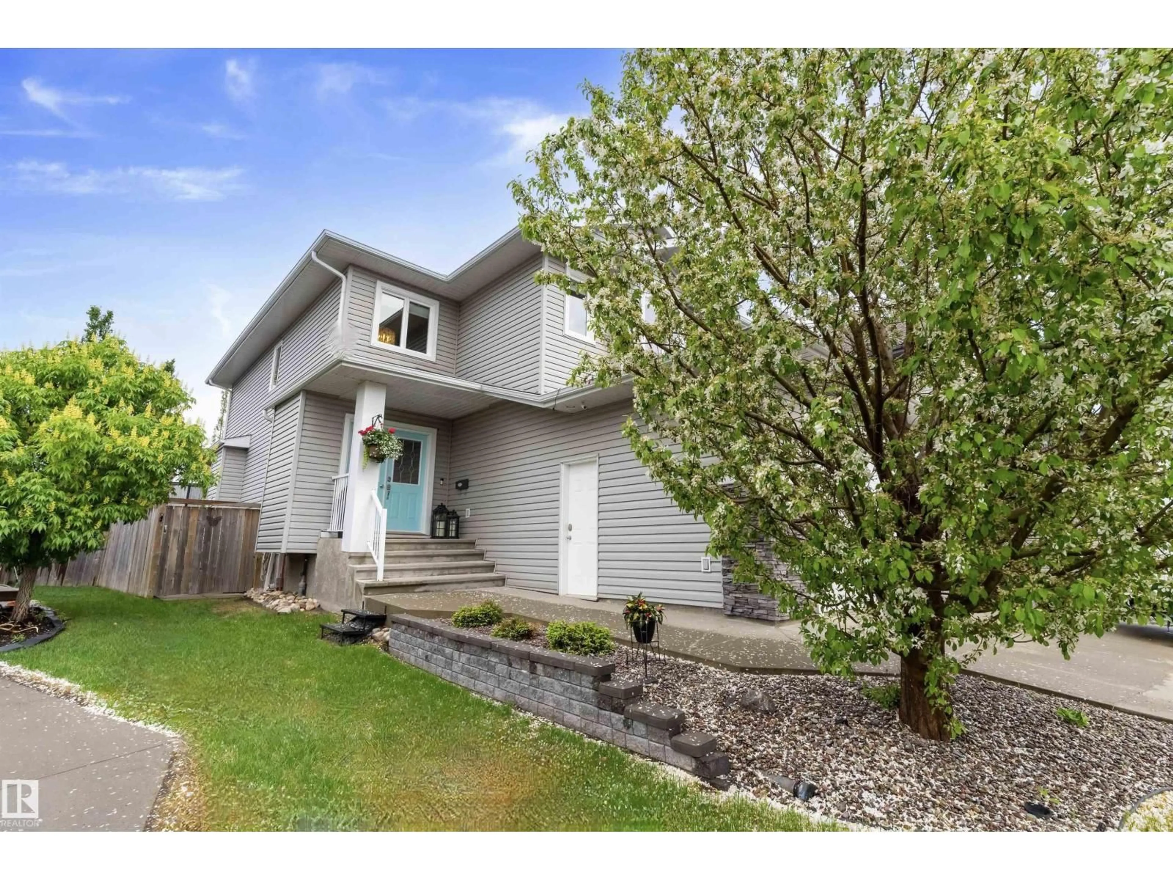 Home with vinyl exterior material, street for 484 FOXTAIL CO, Sherwood Park Alberta T8A3K2