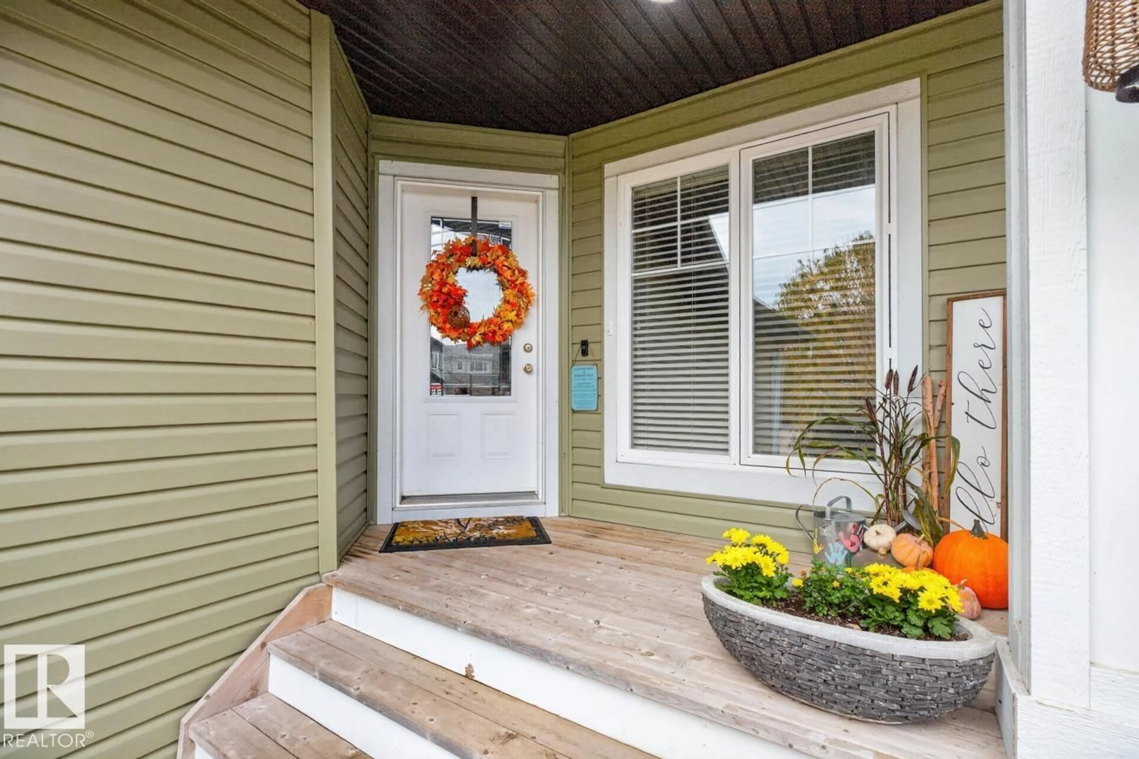 Indoor entryway for 313 STILL CREEK CR, Sherwood Park Alberta T8H0S7
