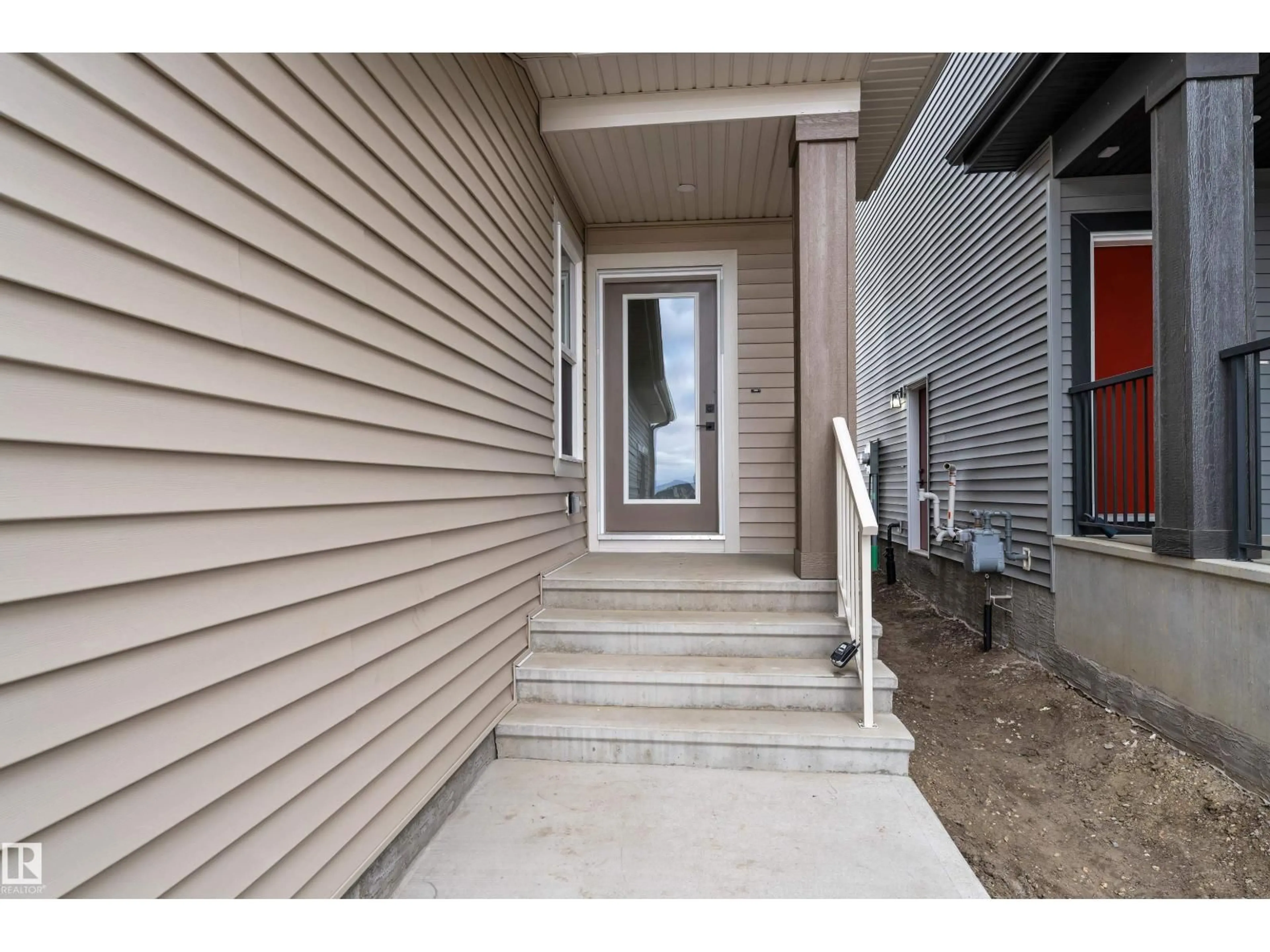 Indoor entryway for 794 BANK DRIVE, Leduc Alberta T9E1G2