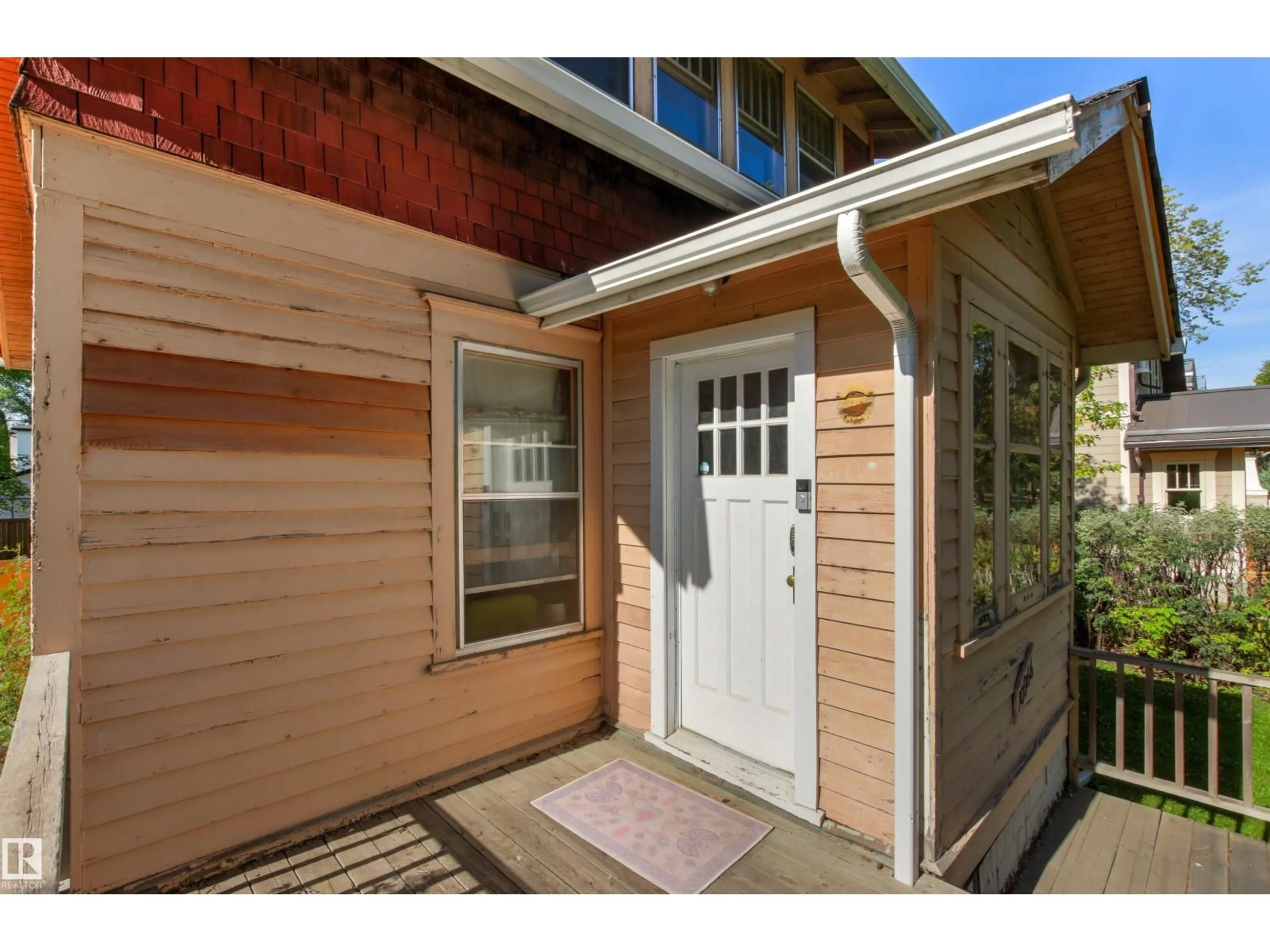 Indoor entryway for 10966 128 ST, Edmonton Alberta T5M0W4
