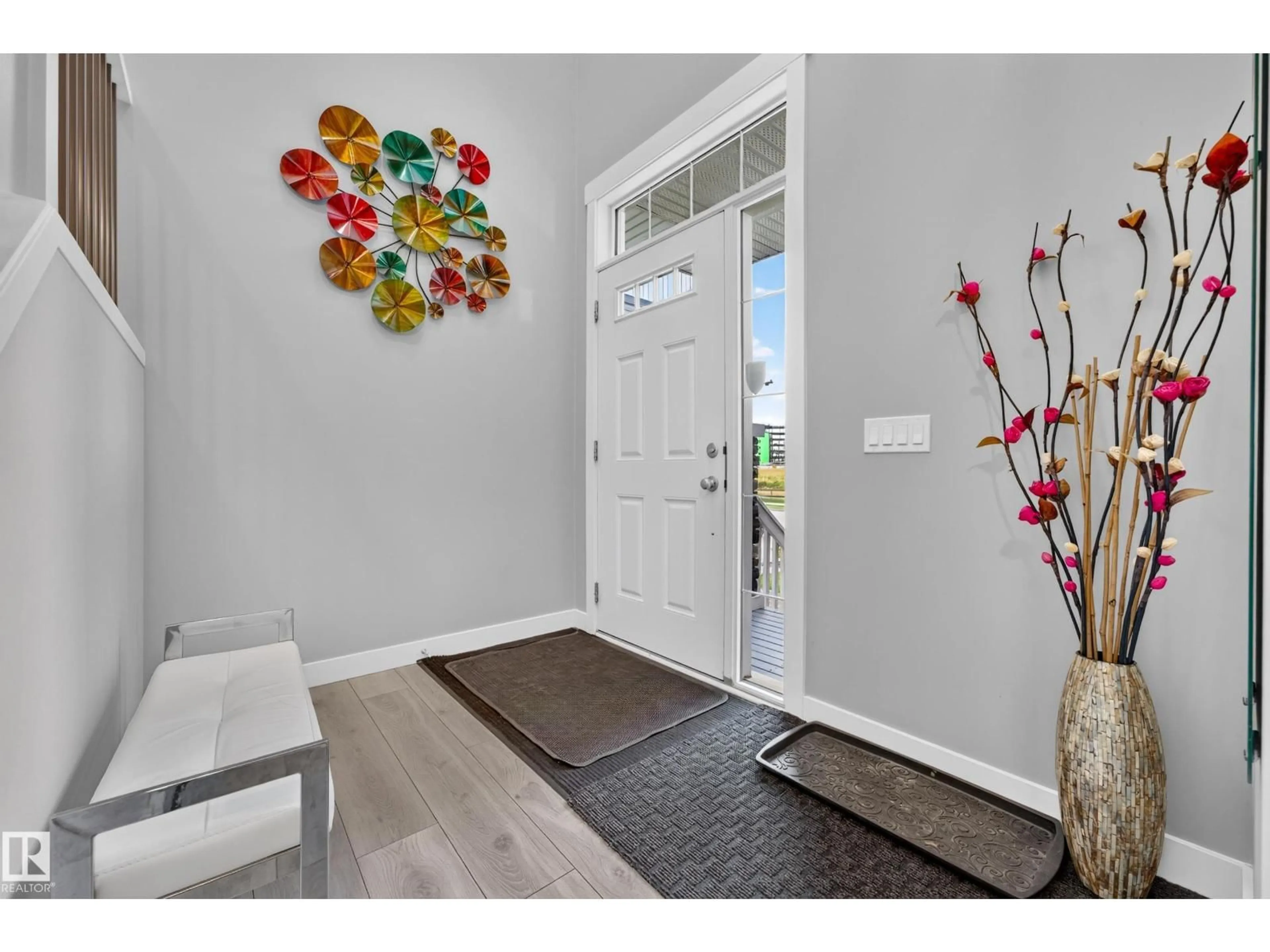Indoor entryway for 20503 99 AV, Edmonton Alberta T5T7L5