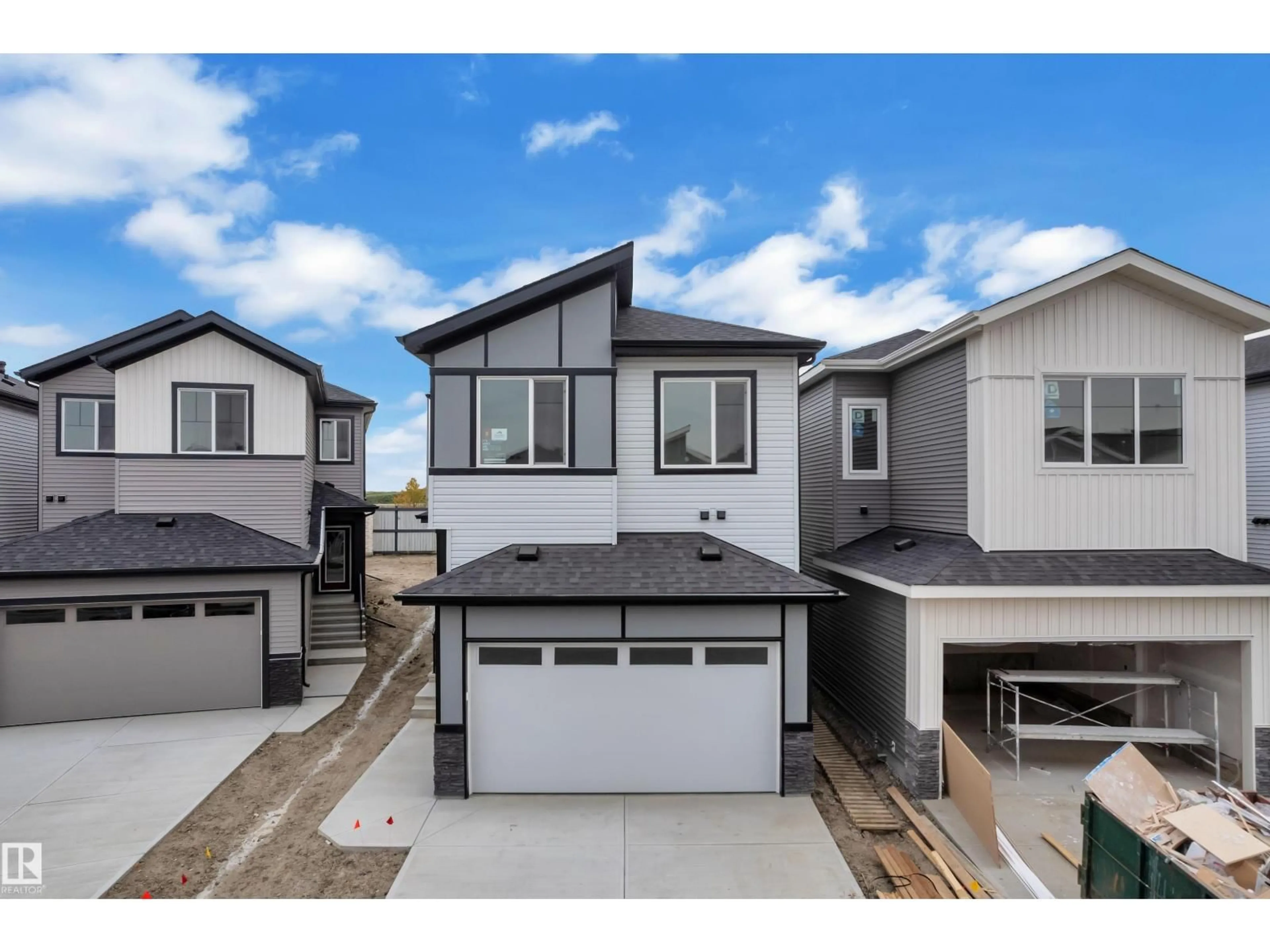 Home with vinyl exterior material, street for 292 MUNN WAY, Leduc Alberta T9E1V1