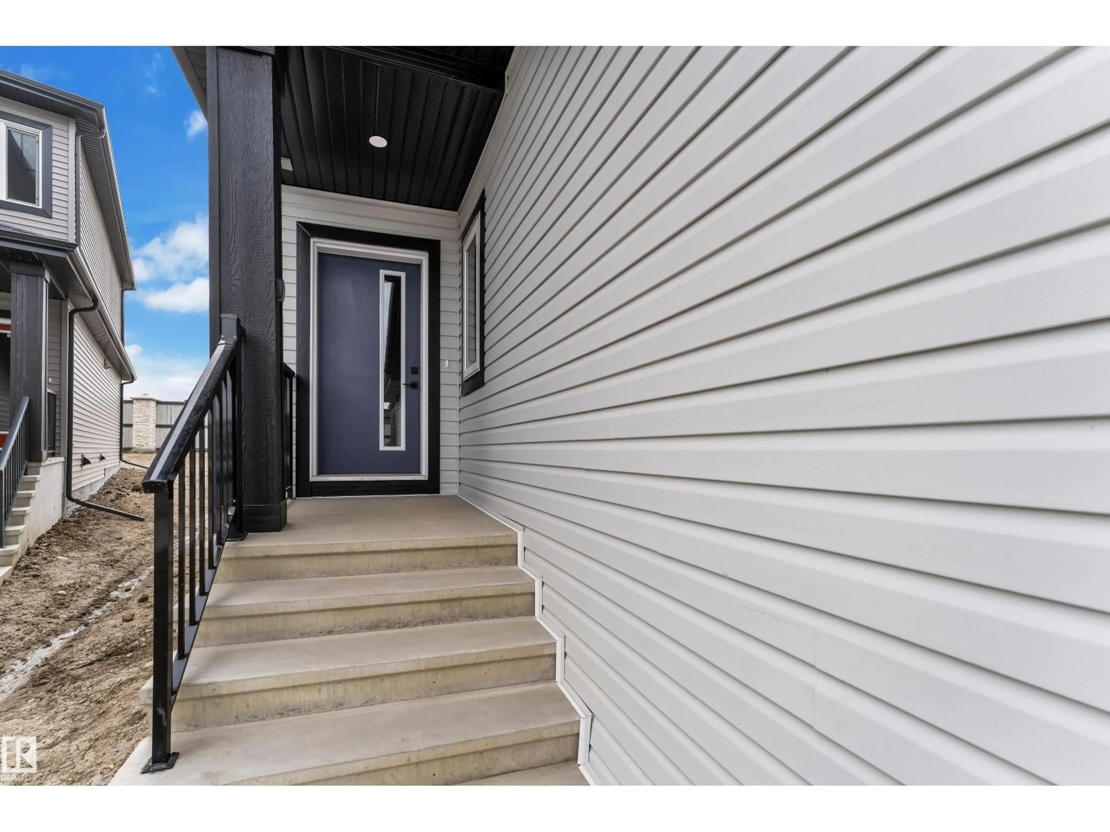 Indoor entryway for 292 MUNN WAY, Leduc Alberta T9E1V1
