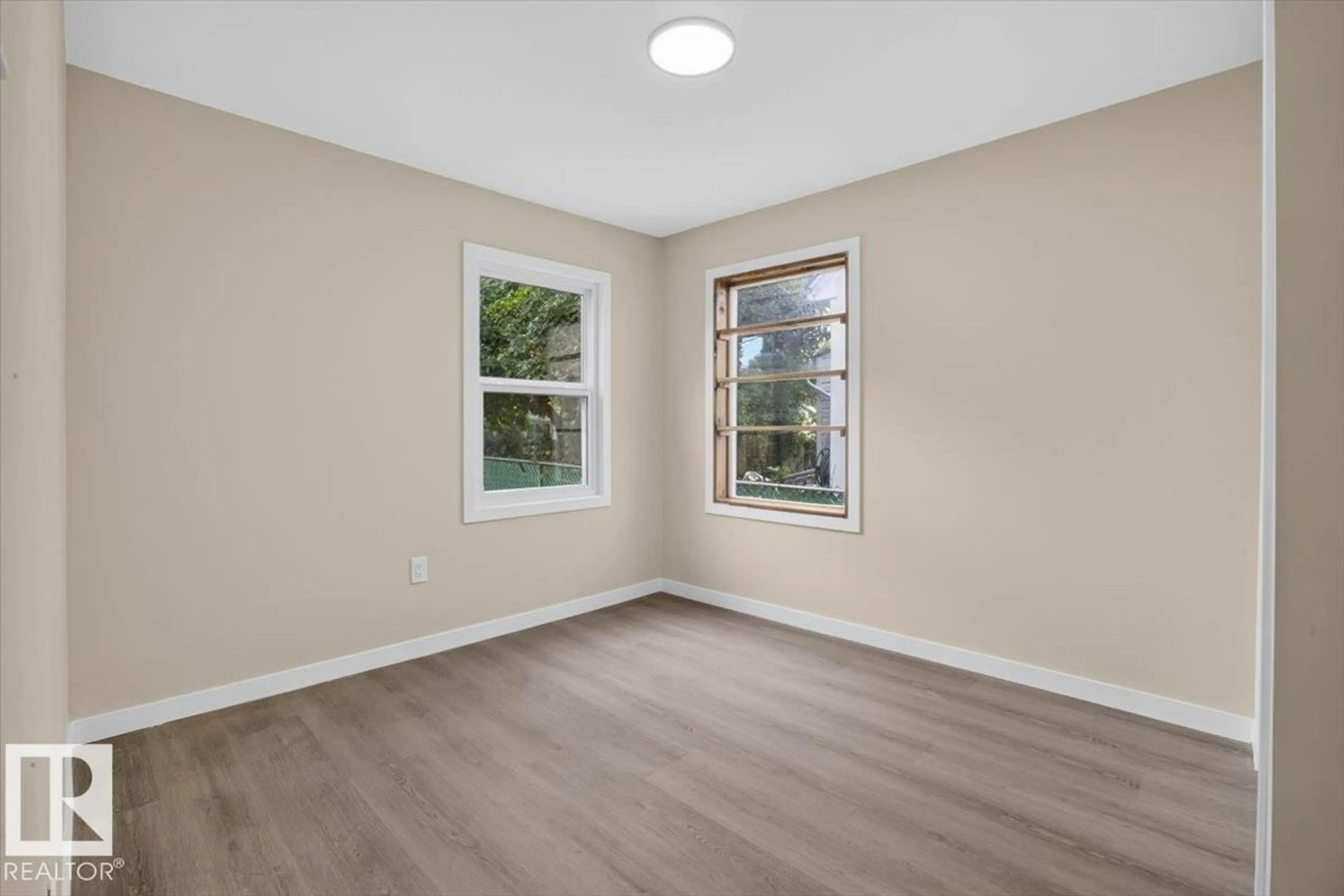 A pic of a room for 11645 90 ST, Edmonton Alberta T5B3Y3