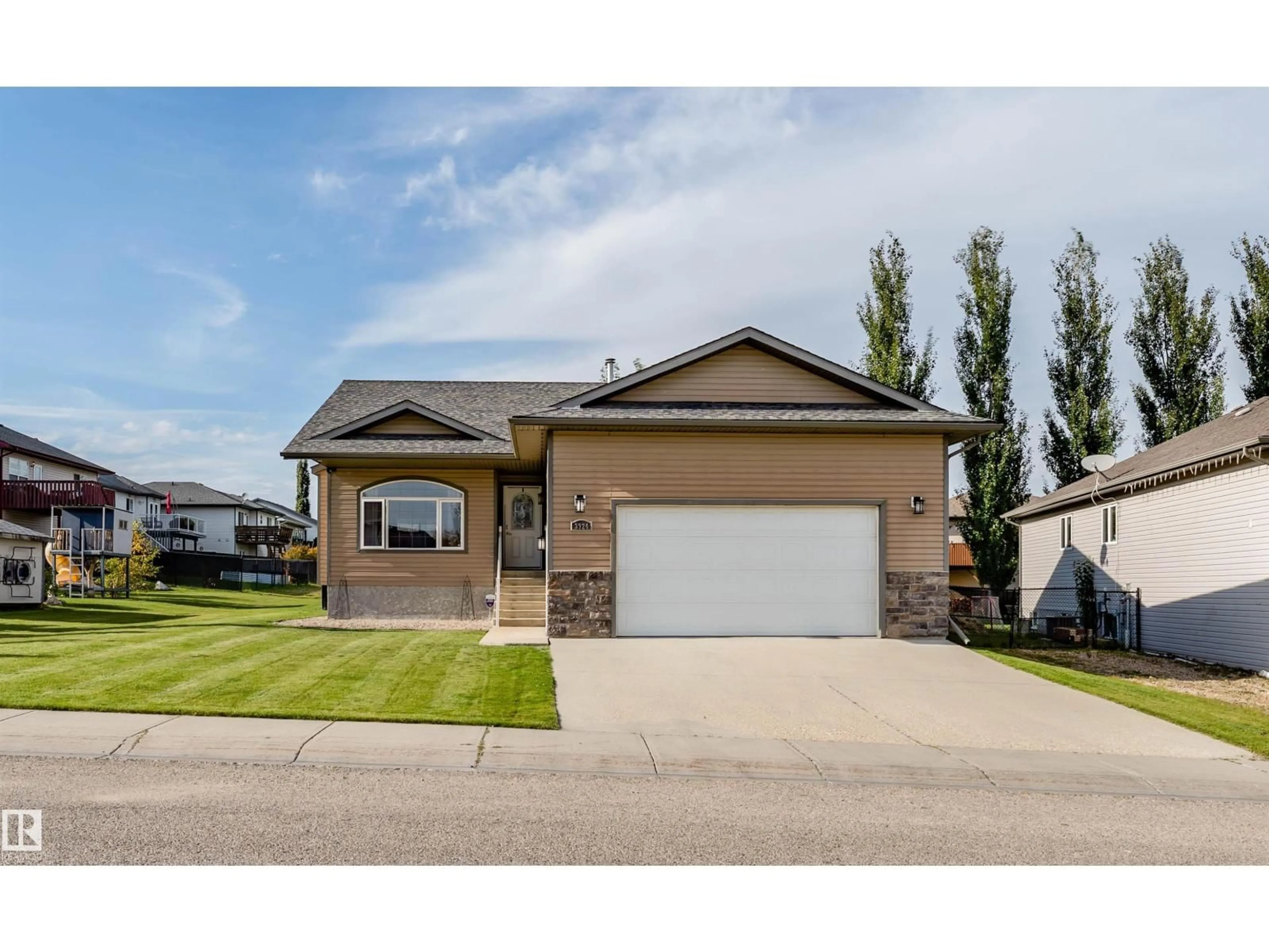 Home with vinyl exterior material, street for 3924 44 AV, Drayton Valley Alberta T7A0A1