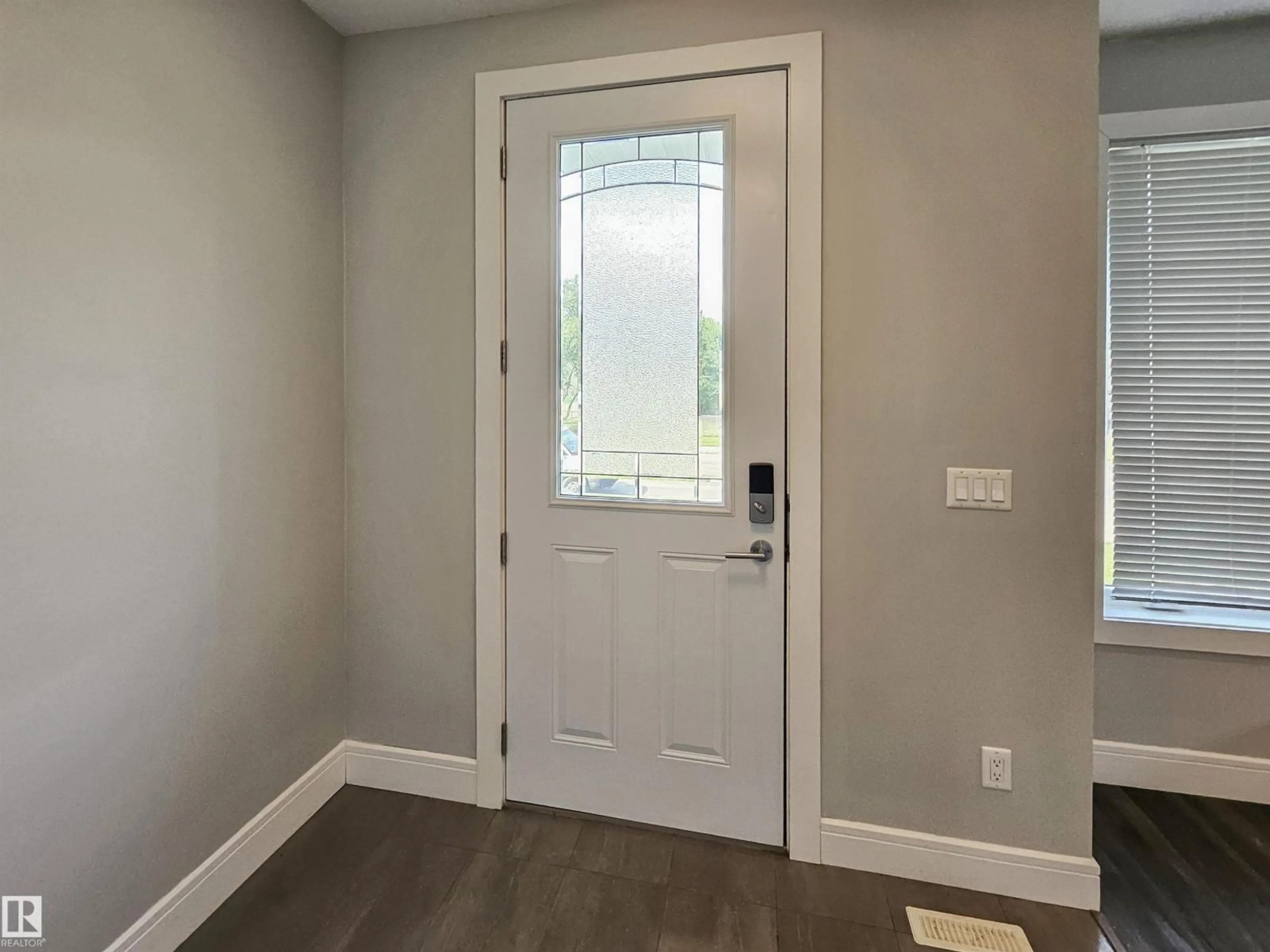 Indoor entryway for 9311 66 AV, Edmonton Alberta T6E0L8
