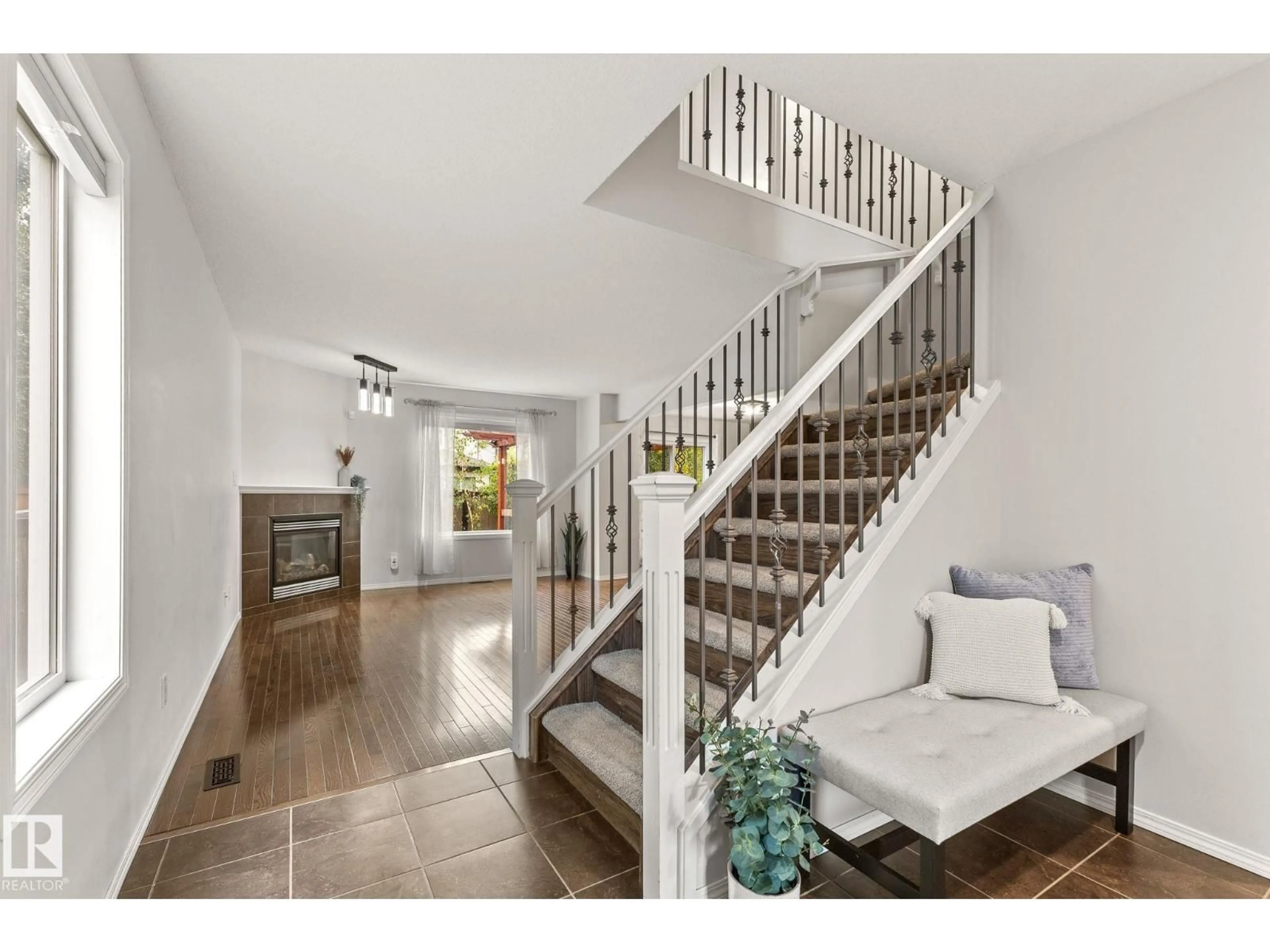 Indoor entryway for SW - 728 173 ST, Edmonton Alberta T6W0M4