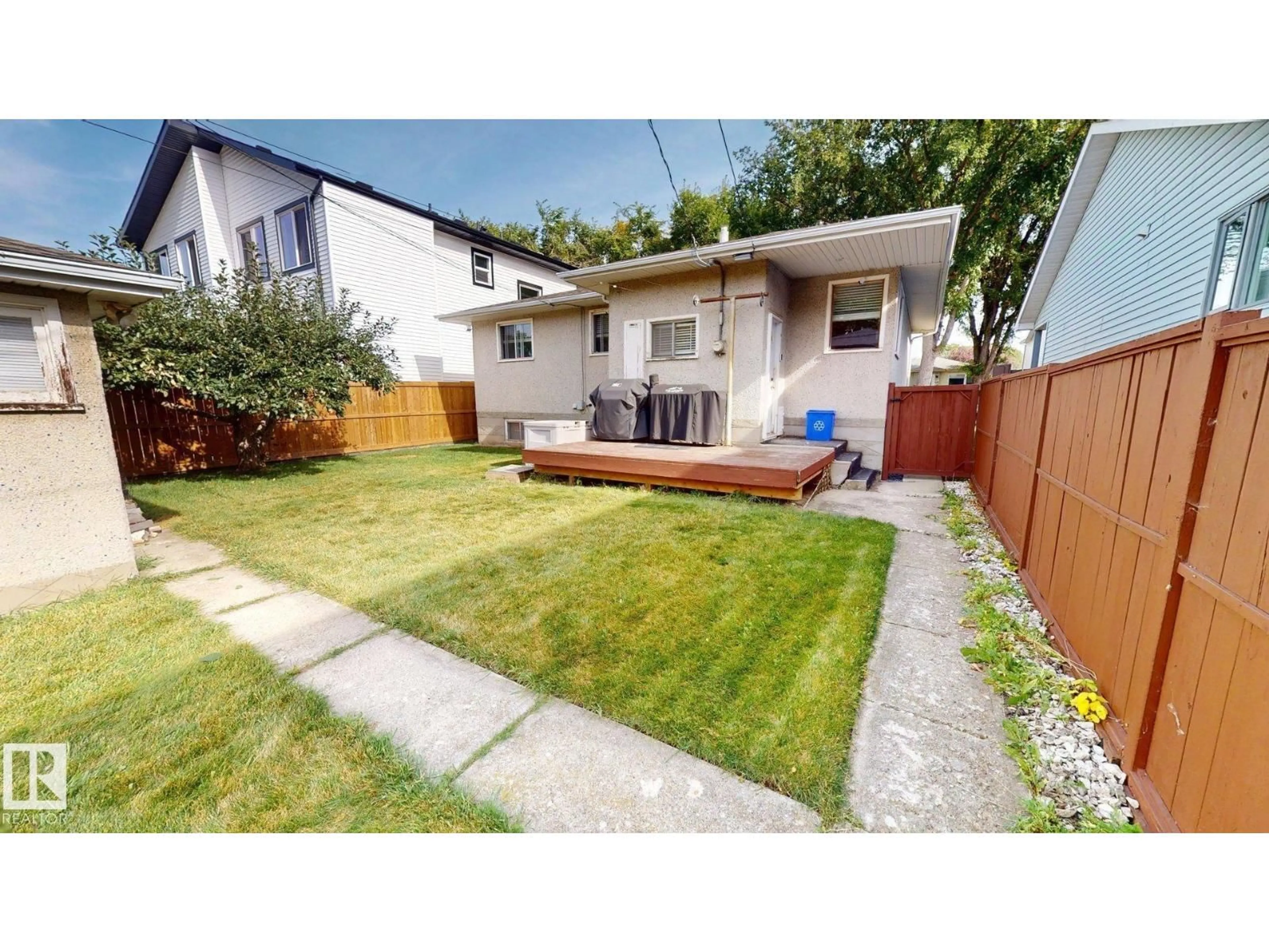 A pic from outside/outdoor area/front of a property/back of a property/a pic from drone, street for 10328 77 ST, Edmonton Alberta T6A3C3
