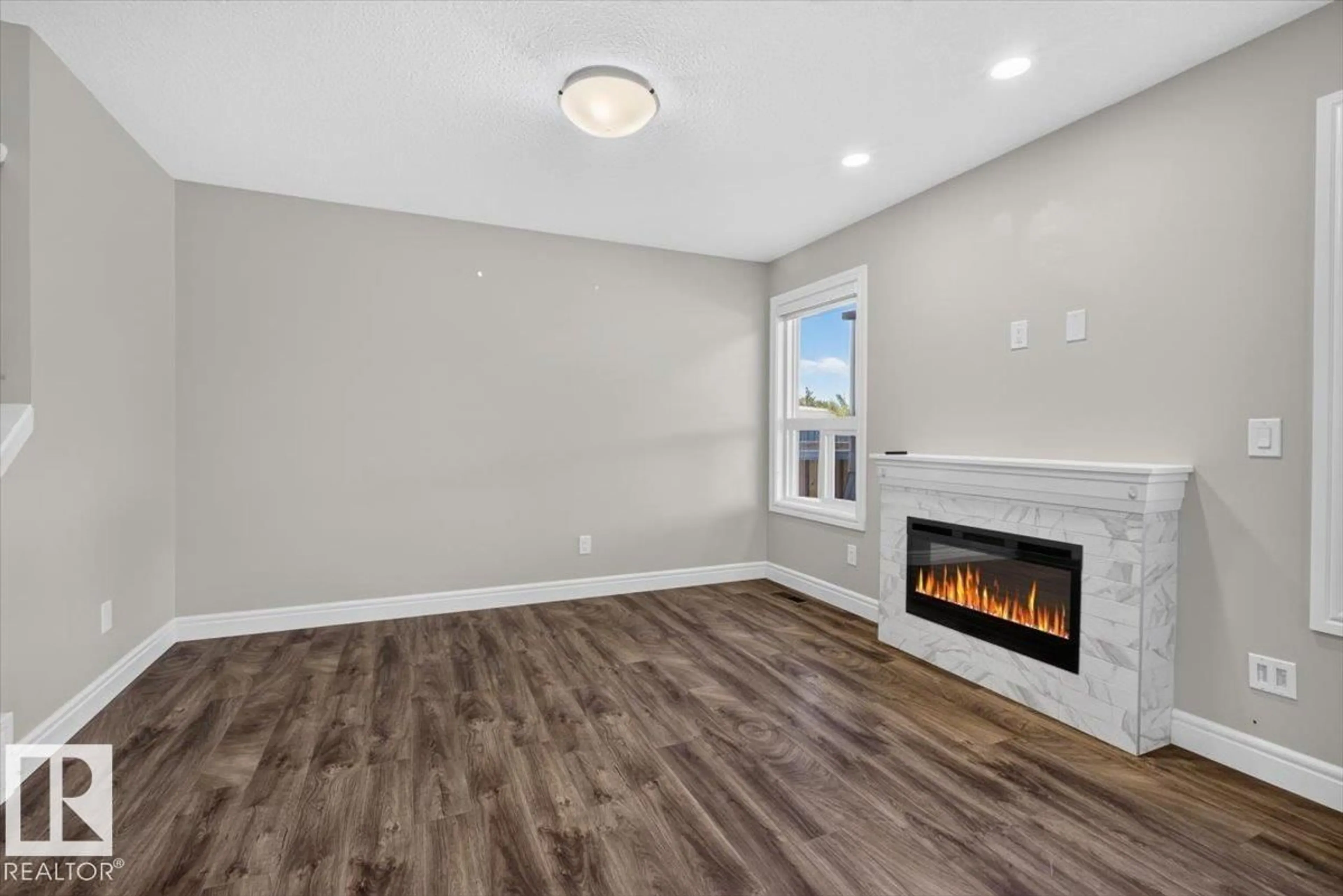 A pic of a room for 3885 ROBINS CR, Edmonton Alberta T5S0M8