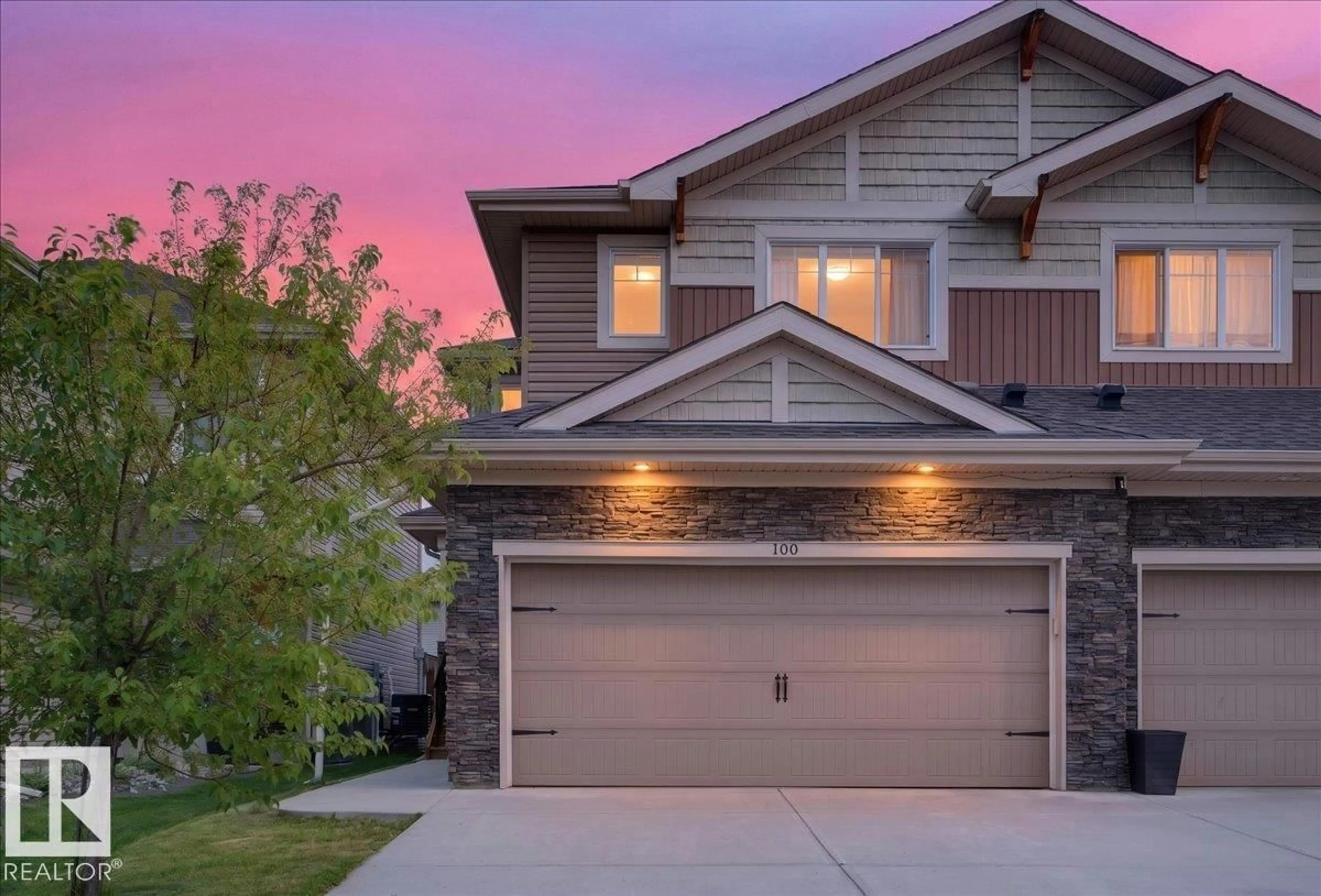 Home with vinyl exterior material, street for 100 MEADOWLAND CR, Spruce Grove Alberta T7X0P6