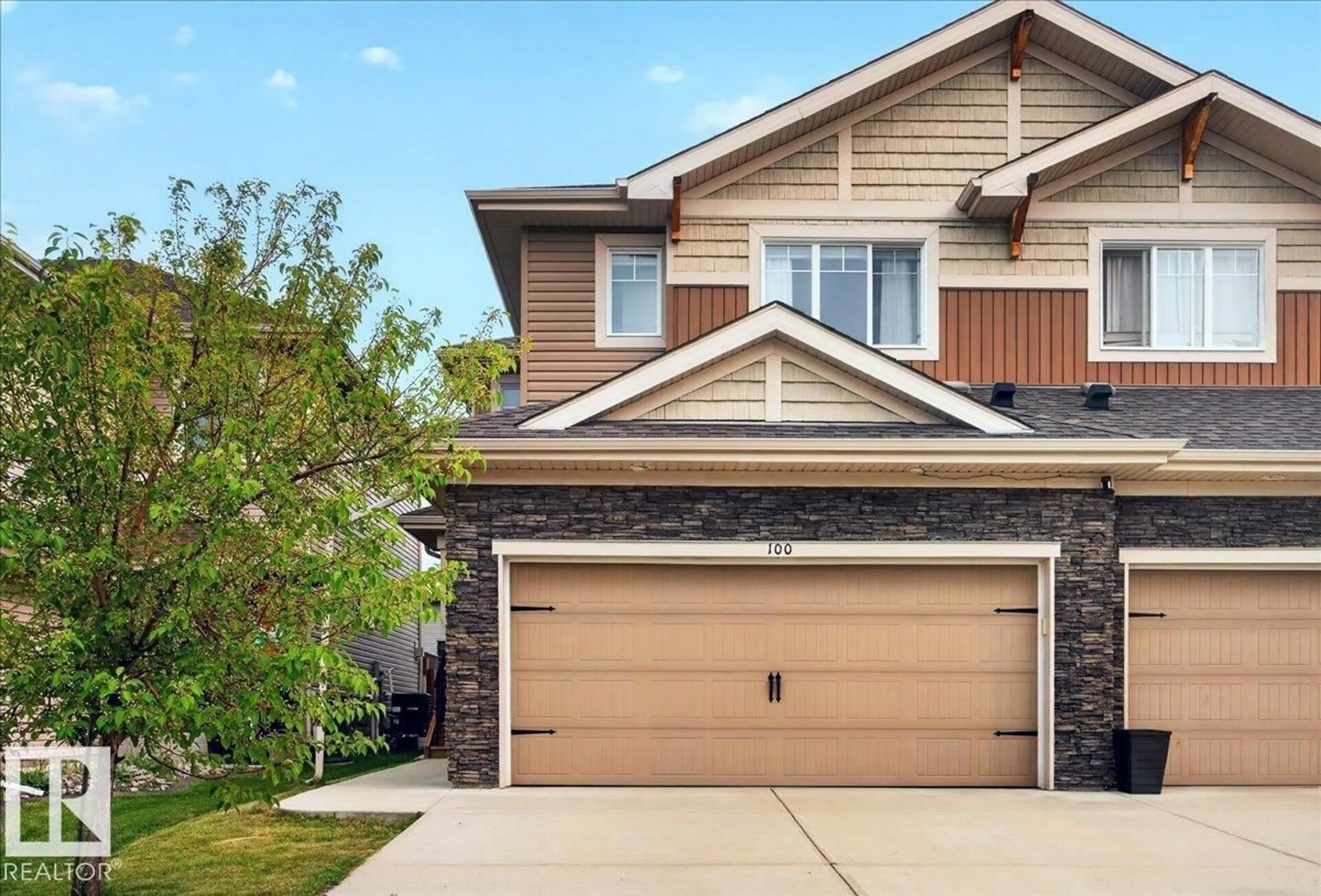 Home with vinyl exterior material, street for 100 MEADOWLAND CR, Spruce Grove Alberta T7X0P6