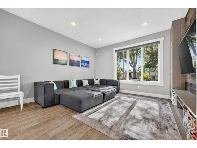 NW - 8922 77 AV, Edmonton 5