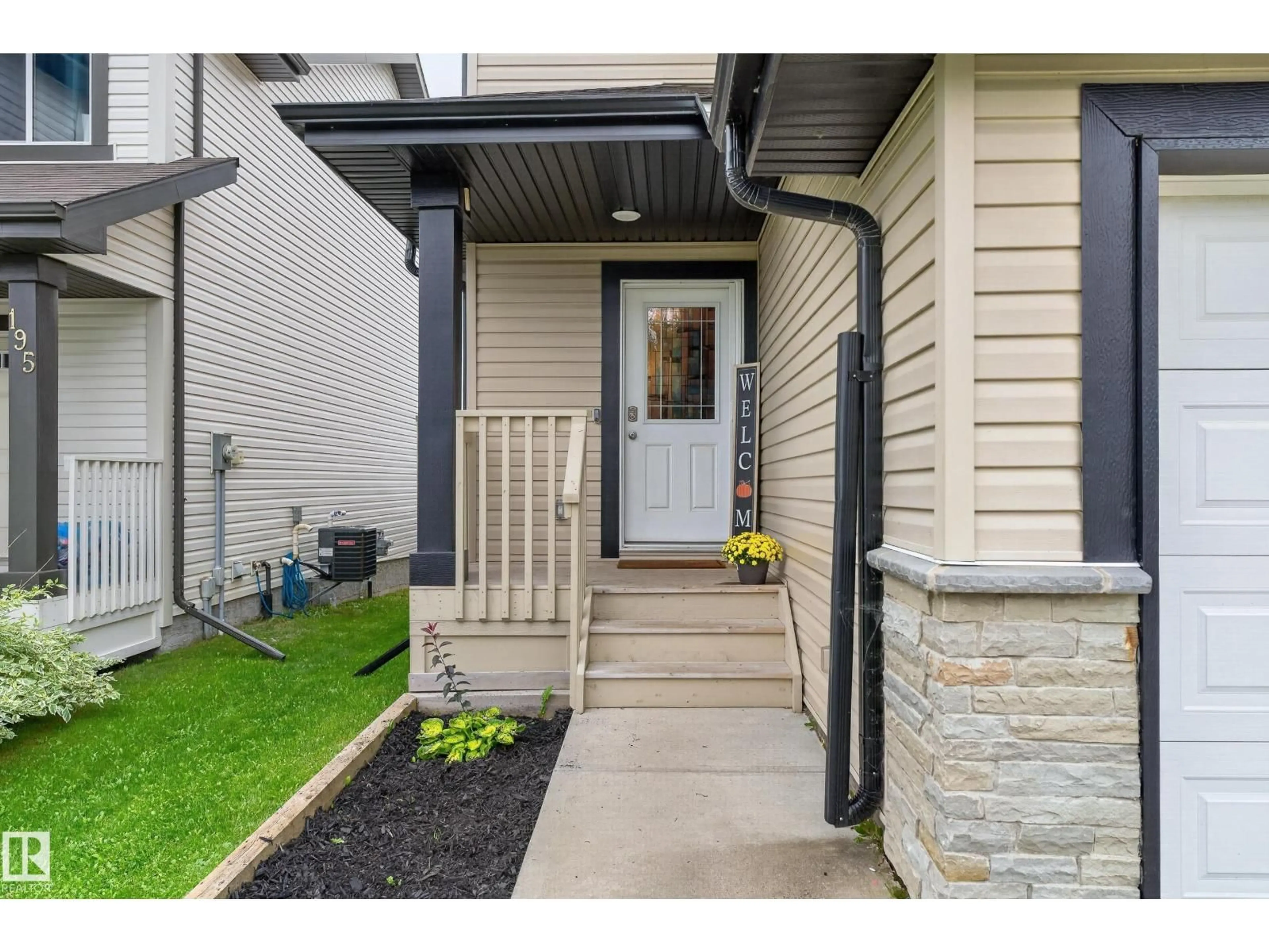 Indoor entryway for 193 SANTANA, Fort Saskatchewan Alberta T8L0T4