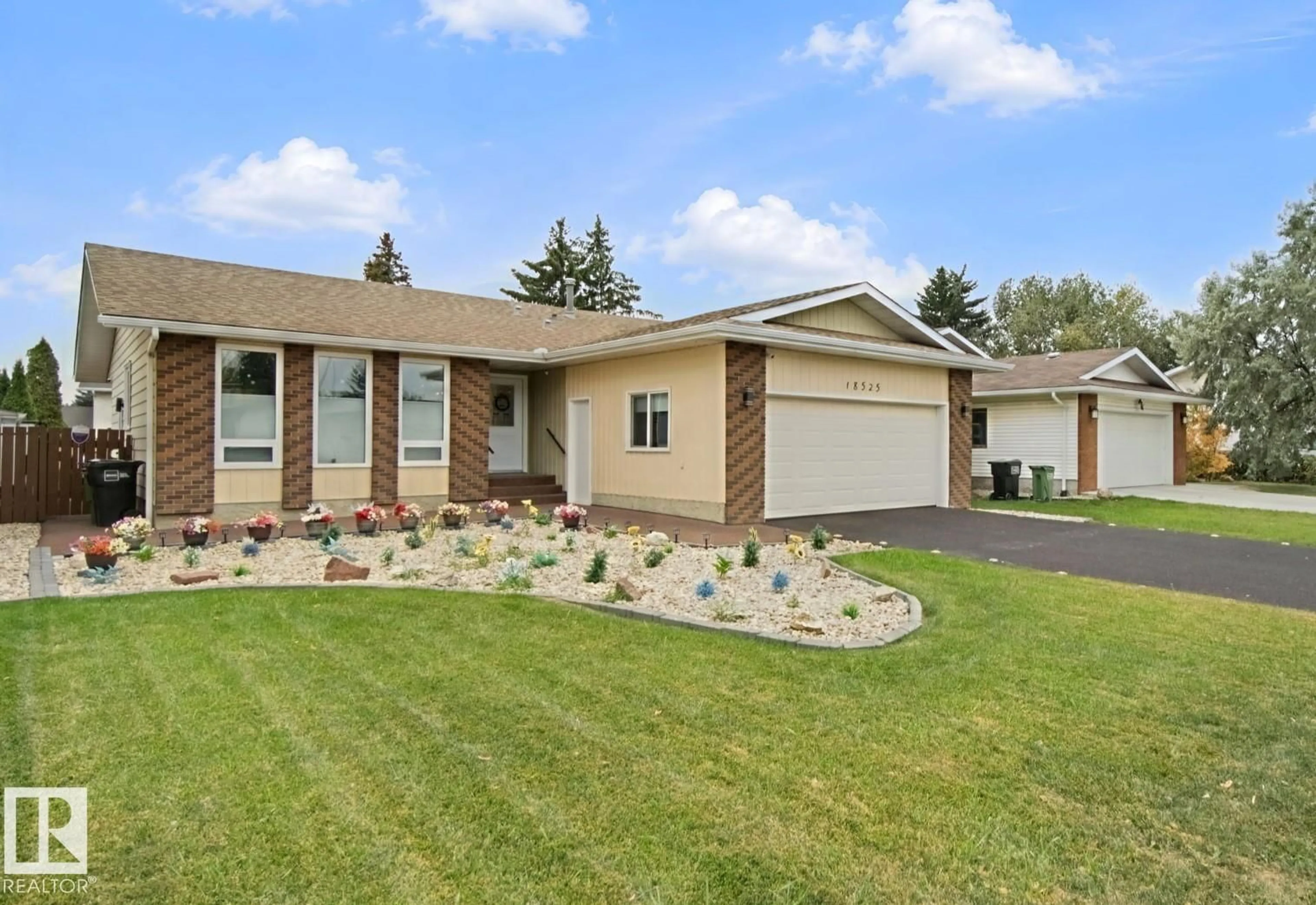Home with vinyl exterior material, street for 18525 86A AV, Edmonton Alberta T5T1J5