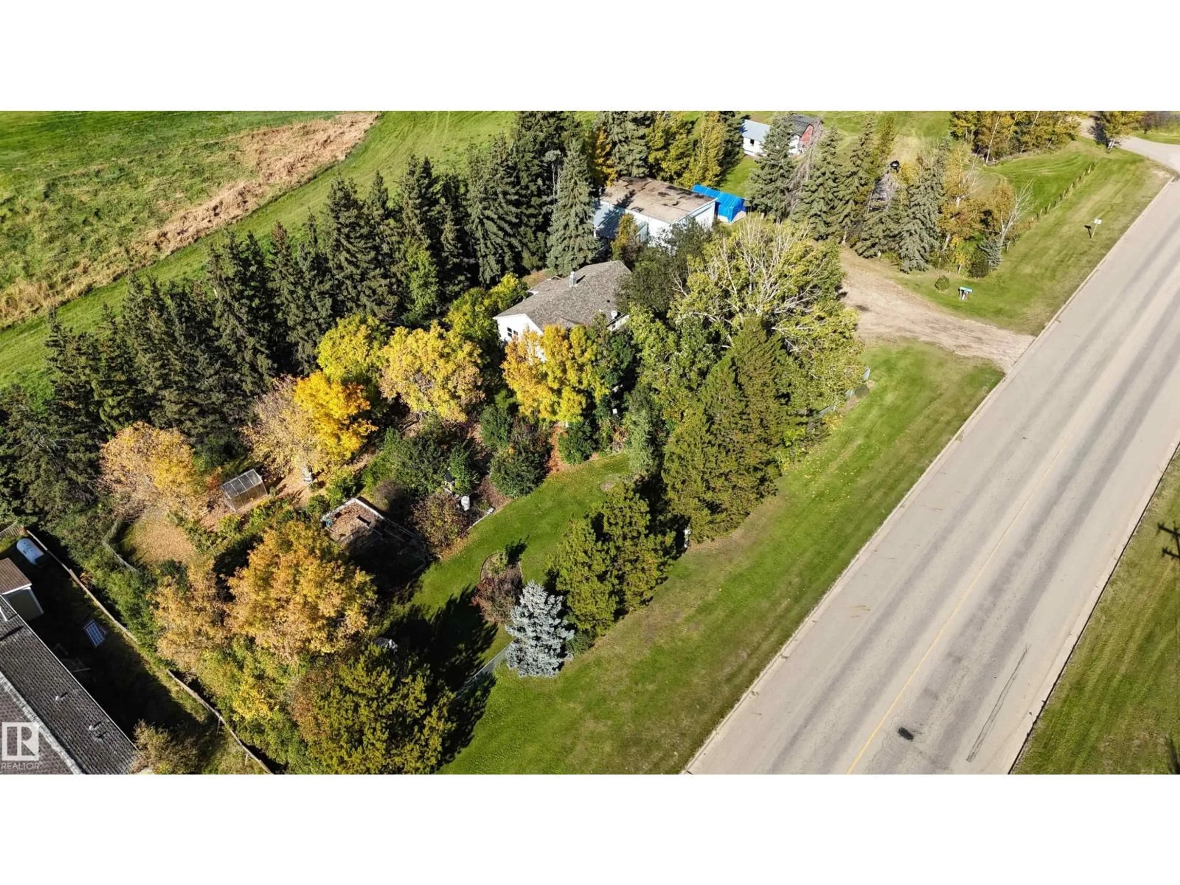A pic from outside/outdoor area/front of a property/back of a property/a pic from drone, street for 5304 50 ST, Tomahawk Alberta T0E2H0