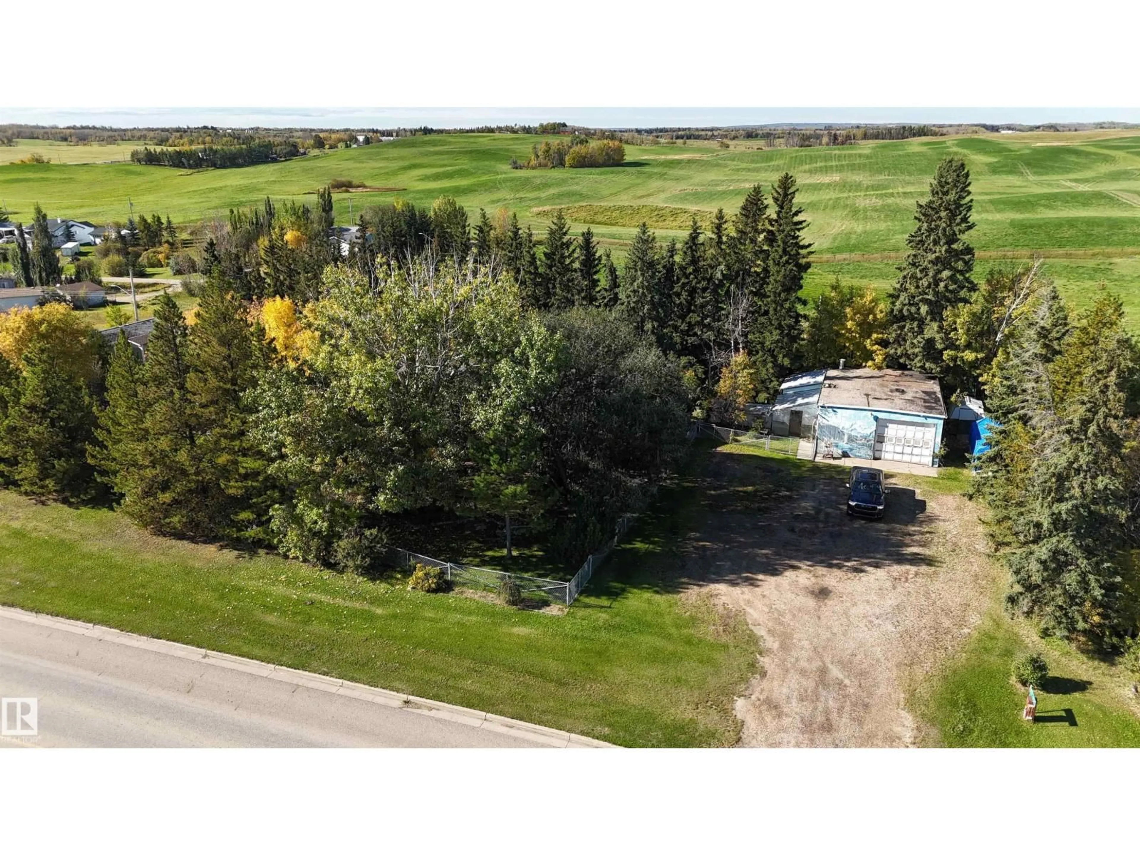 A pic from outside/outdoor area/front of a property/back of a property/a pic from drone, unknown for 5304 50 ST, Tomahawk Alberta T0E2H0