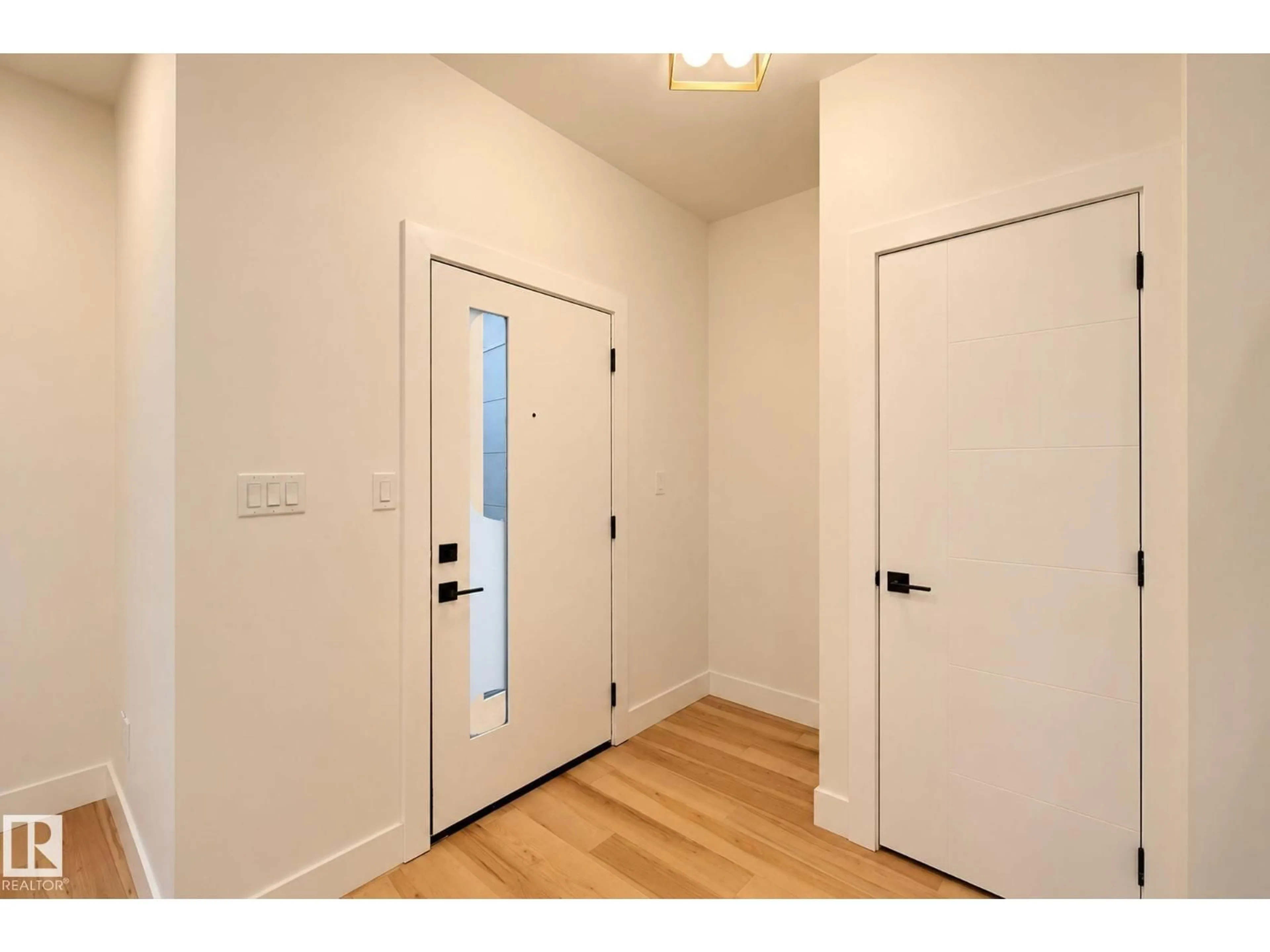 Indoor entryway for NW - 11320 91 ST, Edmonton Alberta T5B4B4