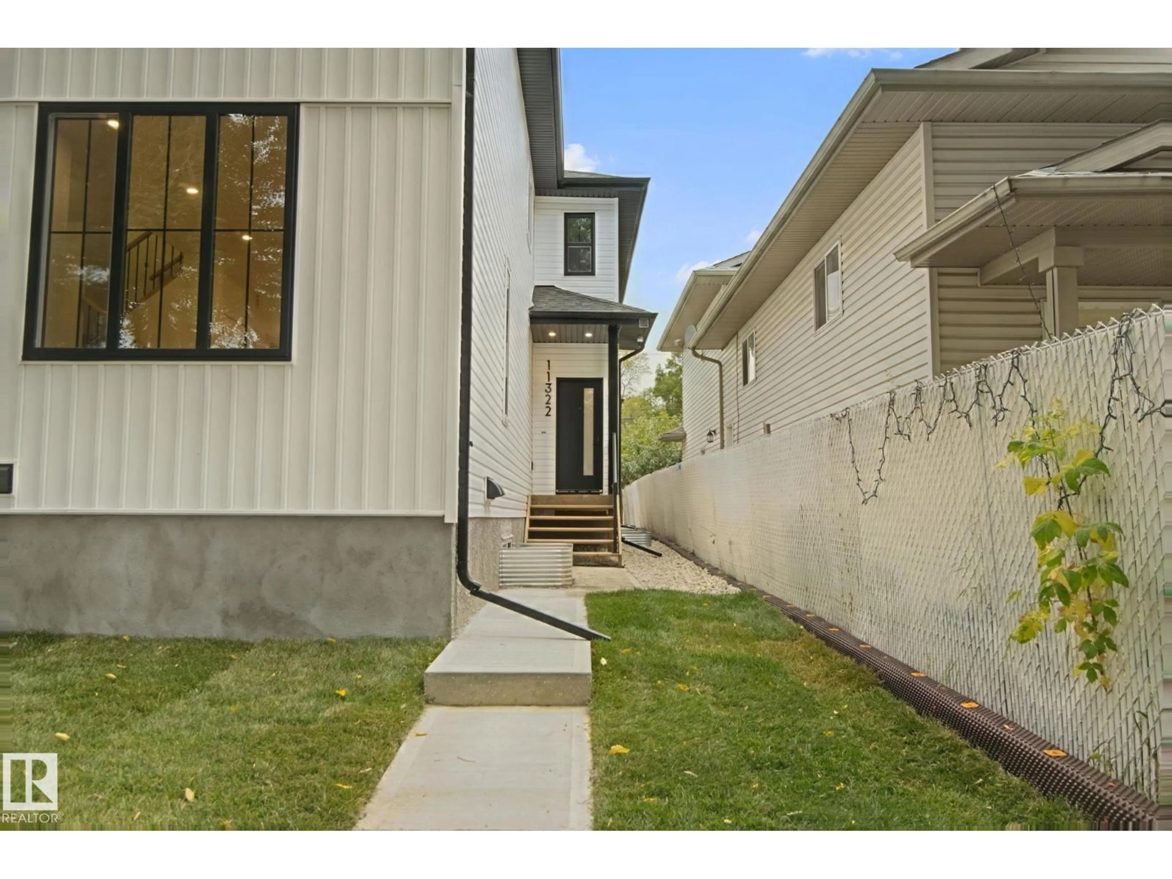 Unknown for NW - 11322 91 ST, Edmonton Alberta T5B4T4